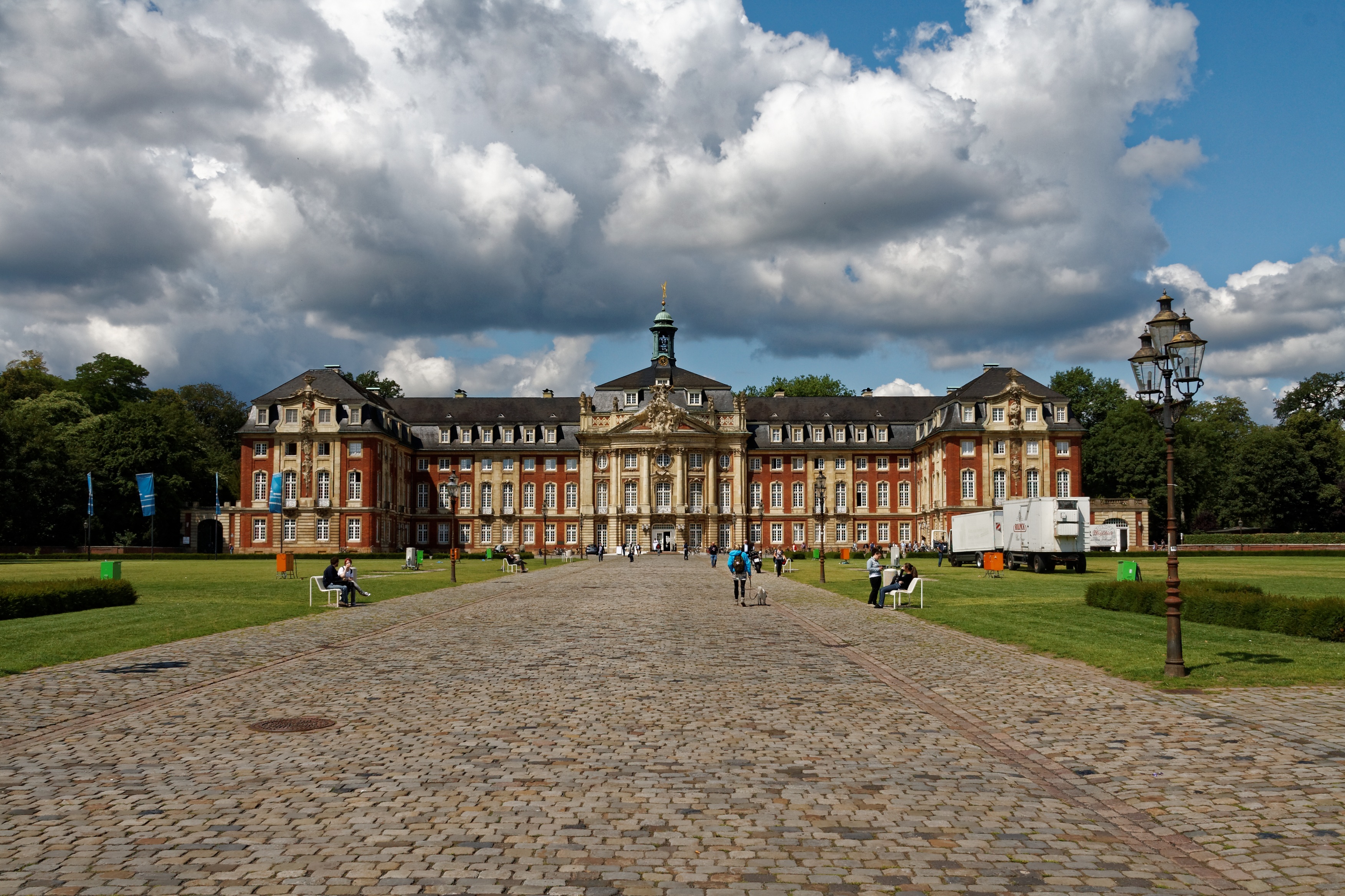 incidental people, plant, castle, street, mansion, 2K, outdoors, historically, city, travel destinations, built structure, grass, cloud - sky, sky, nature, HD Wallpaper