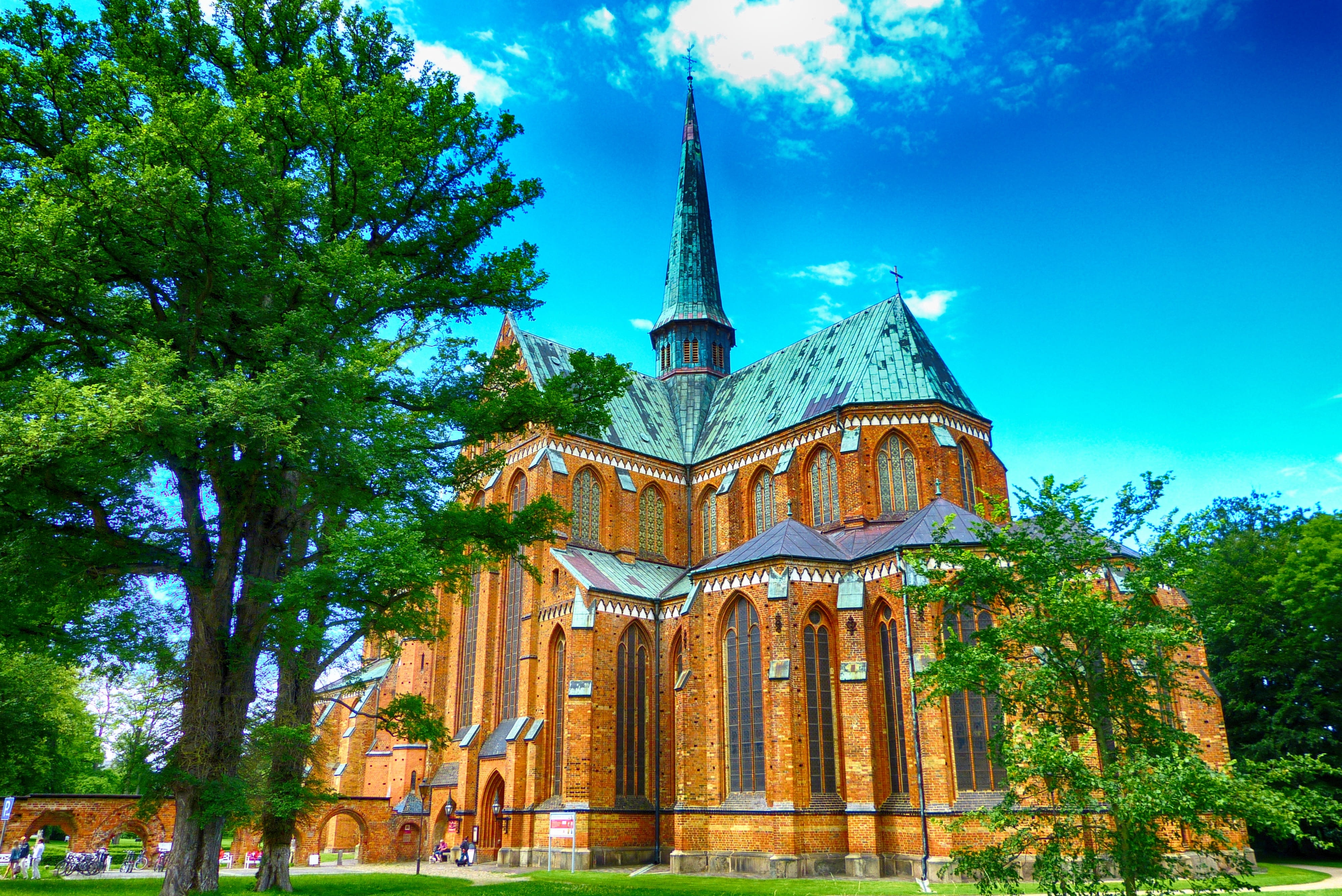 built structure, architecture, religion, sky, building exterior, place of worship, architectural column, city, outdoors, bad doberan, building, church, HD Wallpaper
