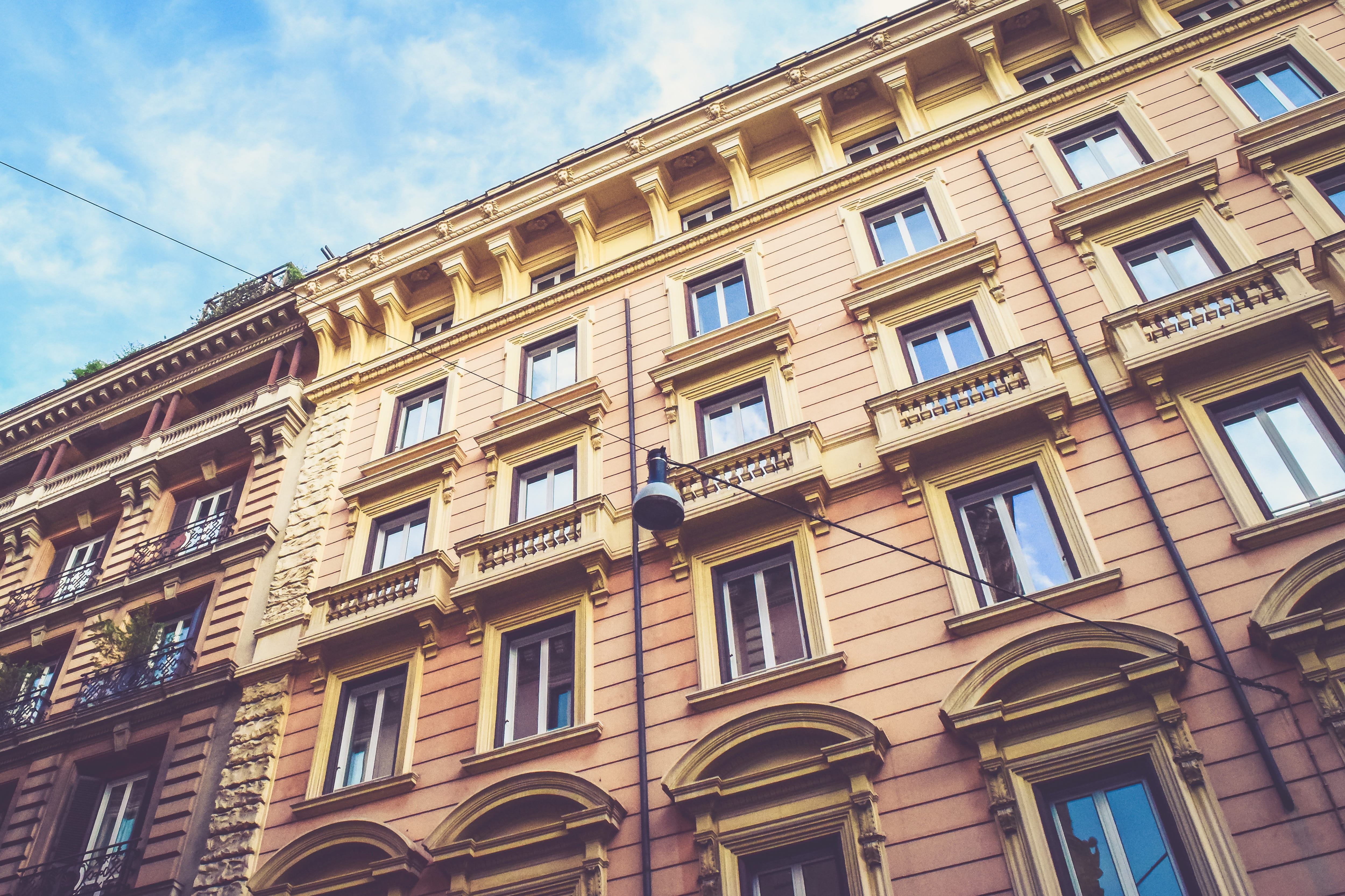sky, urban, shot, nature, in a row, street, europe, Italy, angle, house, repetition, sunlight, built Structure, outdoors, 4K, apartment, day, side by side, HD Wallpaper