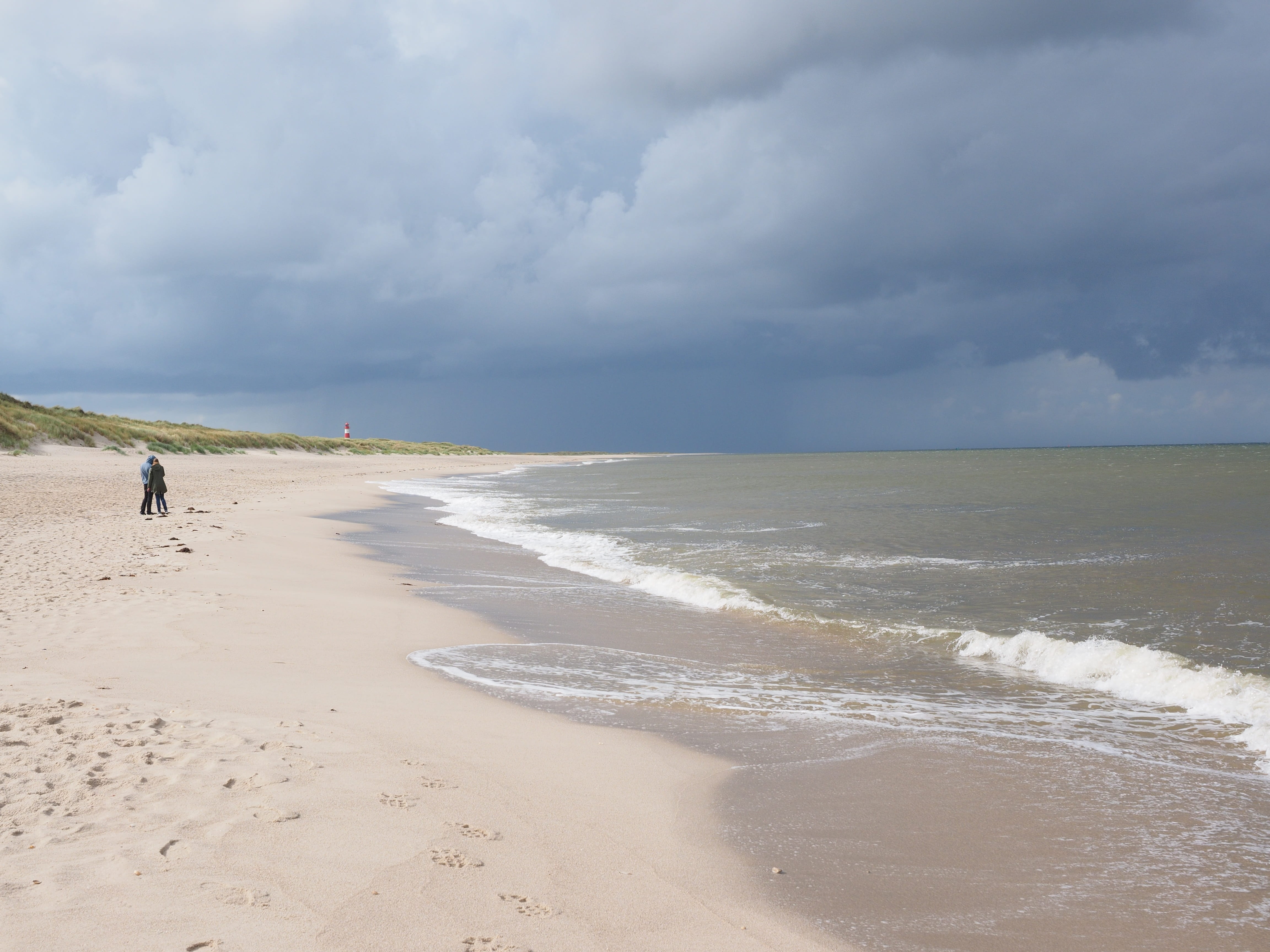 outdoors, motion, sylt, red-and-white striped, sand, wave, nature, sky, horizon over water, beach, elbow, cloud - sky, water, romantic, pair, scenics - nature, HD Wallpaper