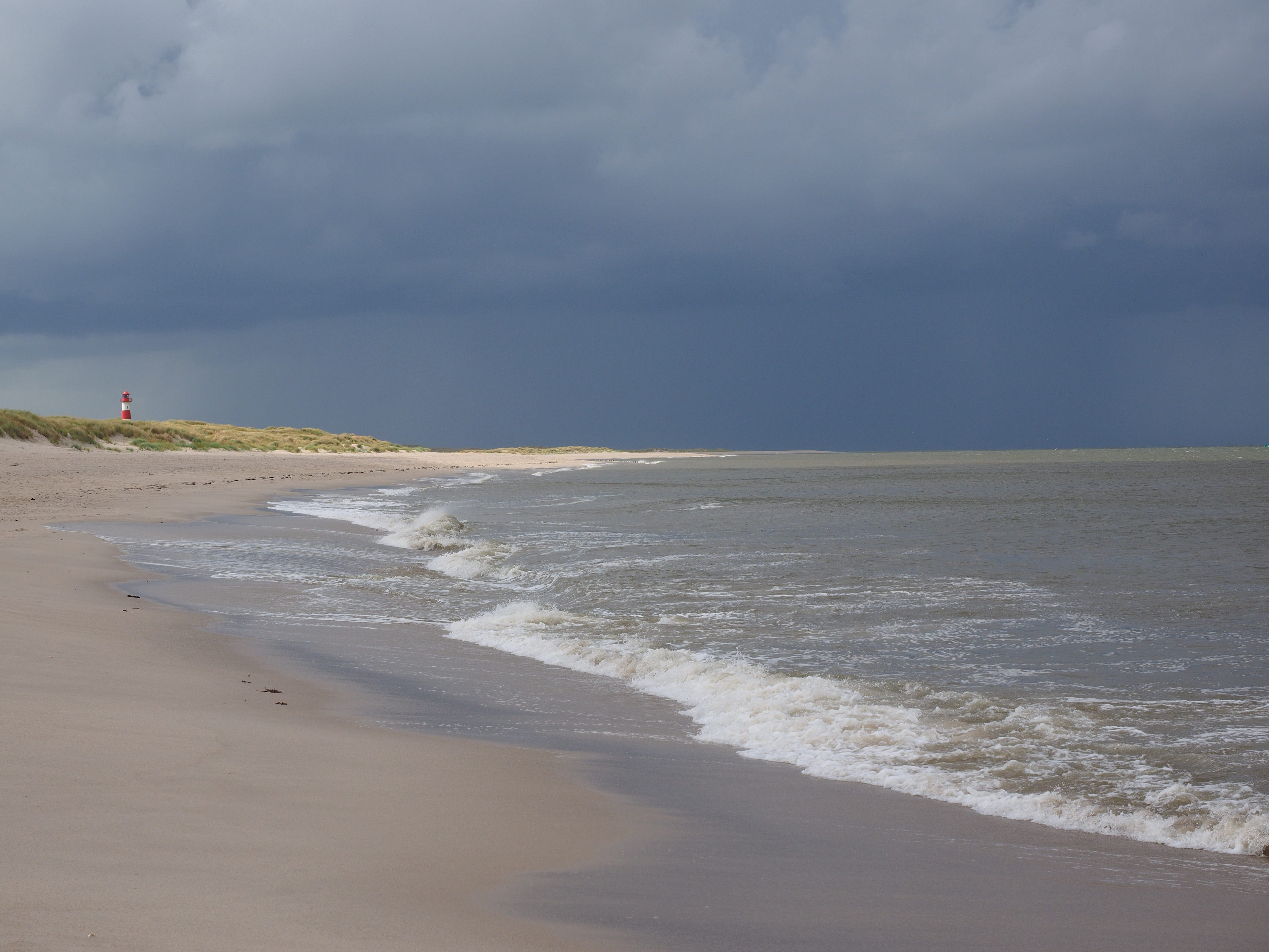 sky, beauty in nature, list ost, horizon over water, sport, surfing, cloud - sky, elbow, red-and-white striped, motion, outdoors, sand, water, sylt, lighthouse, HD Wallpaper