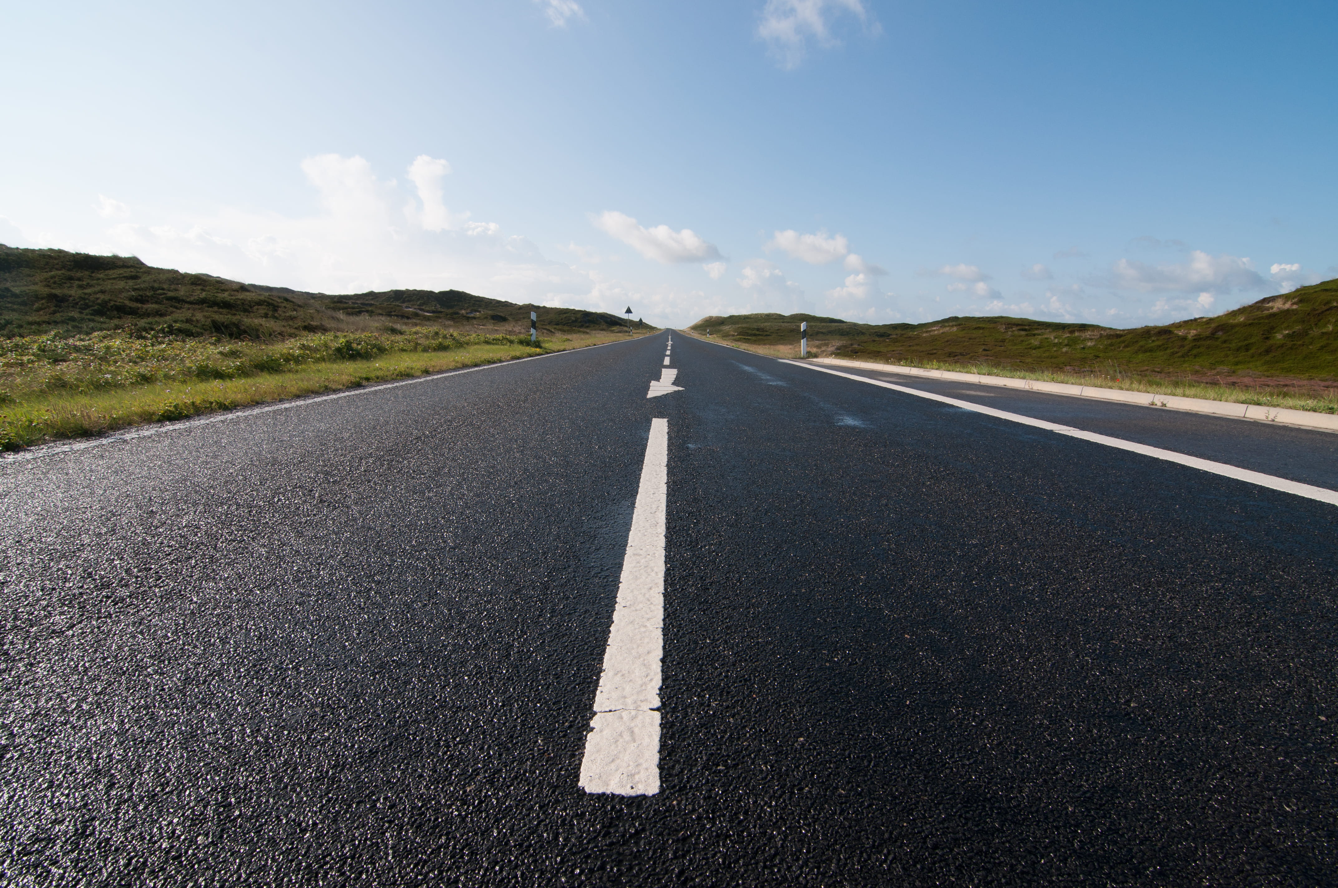 tarmac, vanishing point, germany, diminishing perspective, perspective, 4K, road marking, sky, cloud - sky, day, direction, no people, transportation, HD Wallpaper