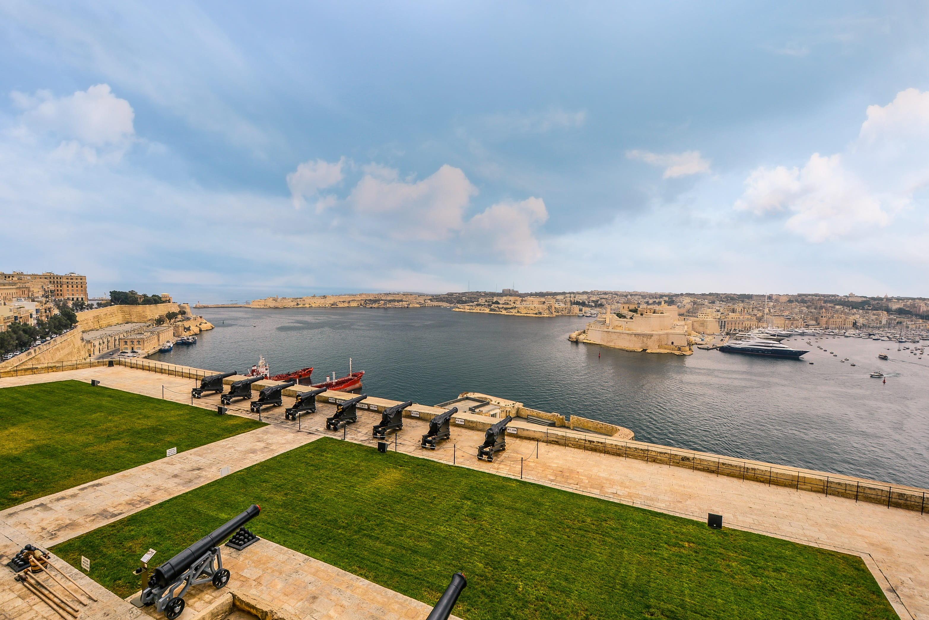 travel, cannons, 2K, sky, ship, bay, land, coast, nature, beauty in nature, marina, history, outdoors, high angle view, valetta, town, malta, the past, HD Wallpaper