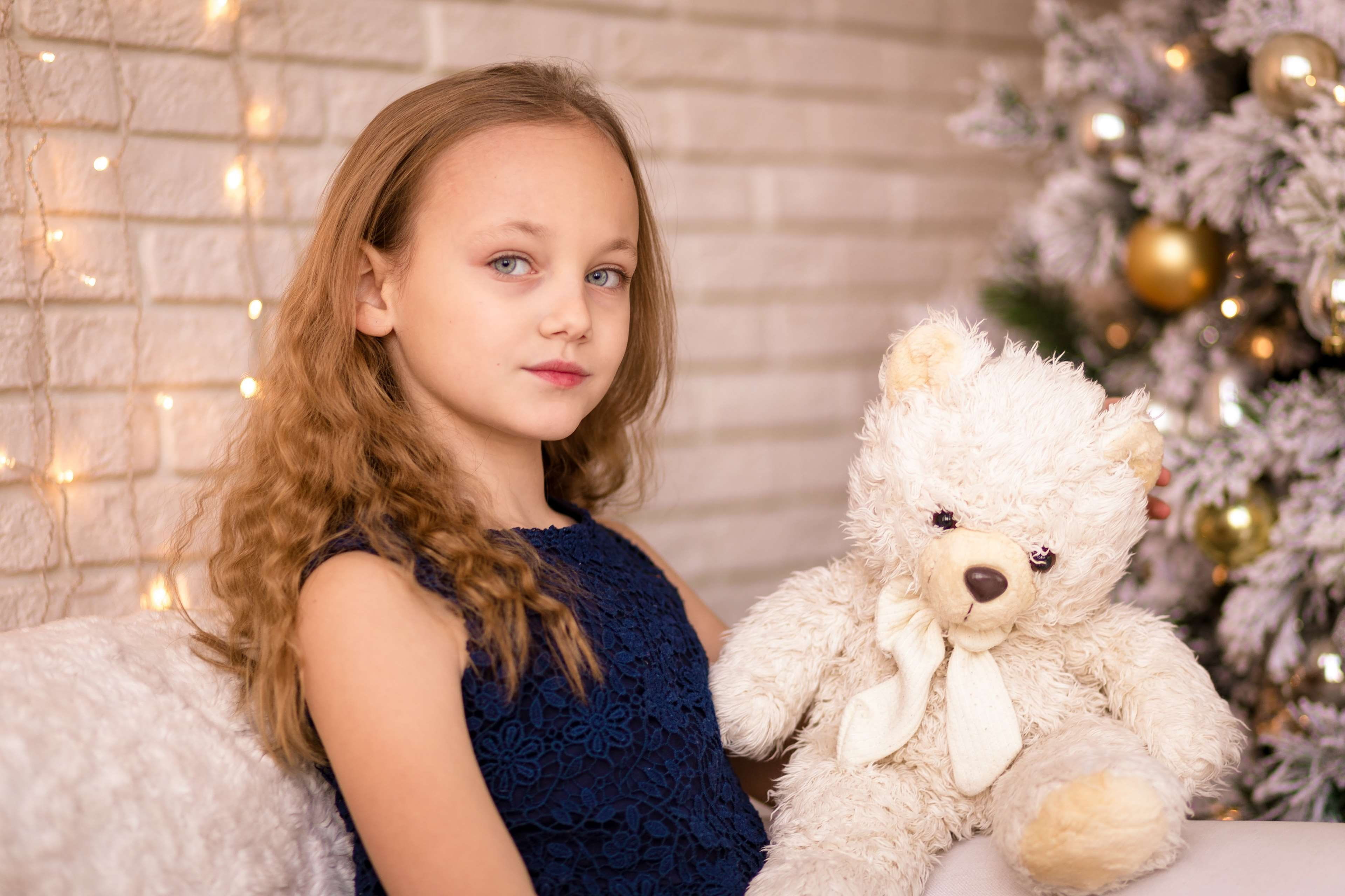 december, one person, 4K, girls, holding, decoration, women, bear, portrait, hairstyle, dress, long hair, hair, blond hair, girl, interi, gift, beautiful, HD Wallpaper