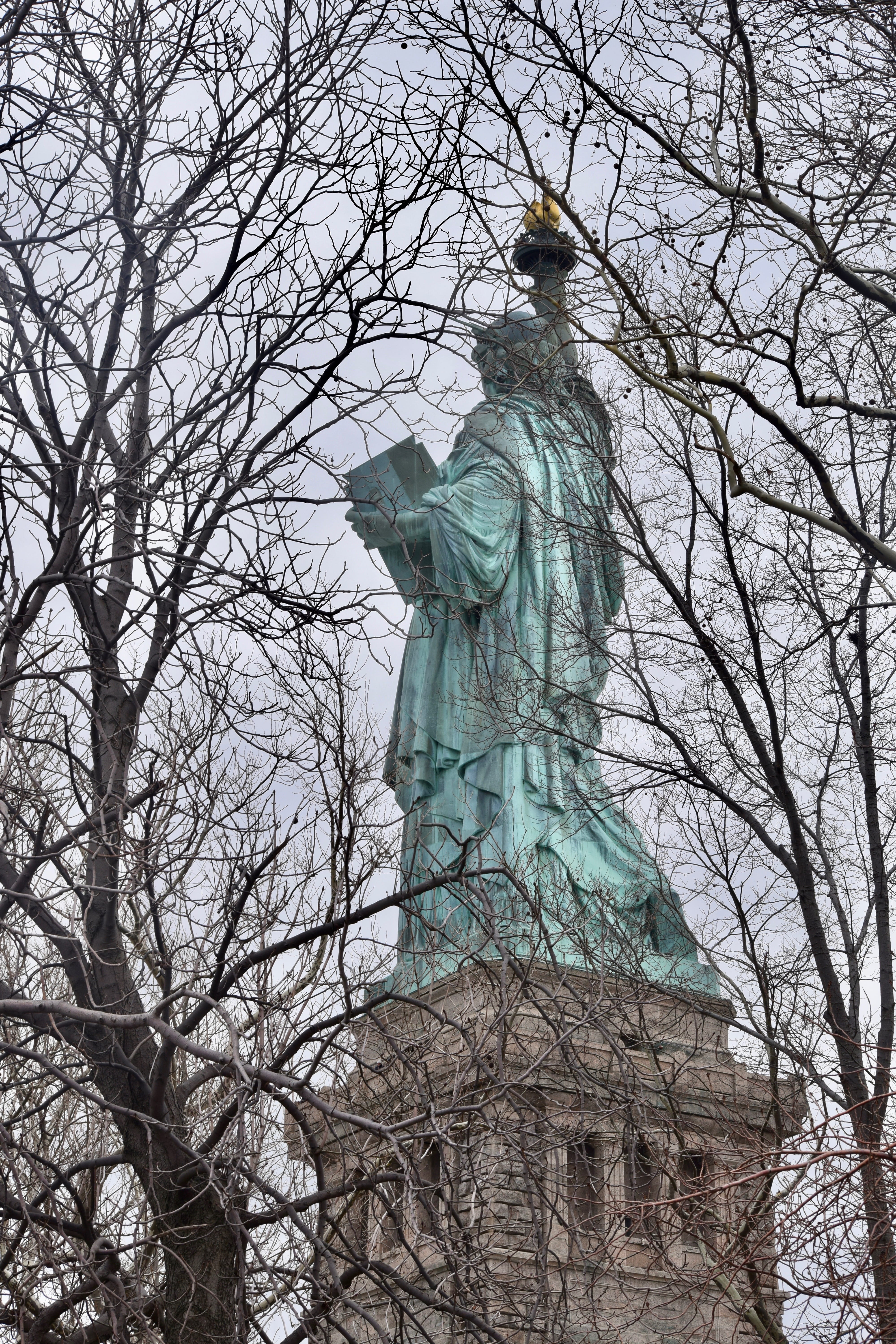 statue, united states, newyork, statue of liberty, trees, cloudy, island, low angle view, craft, architecture, statue of liberty national monument, built structure, Phone HD Wallpaper
