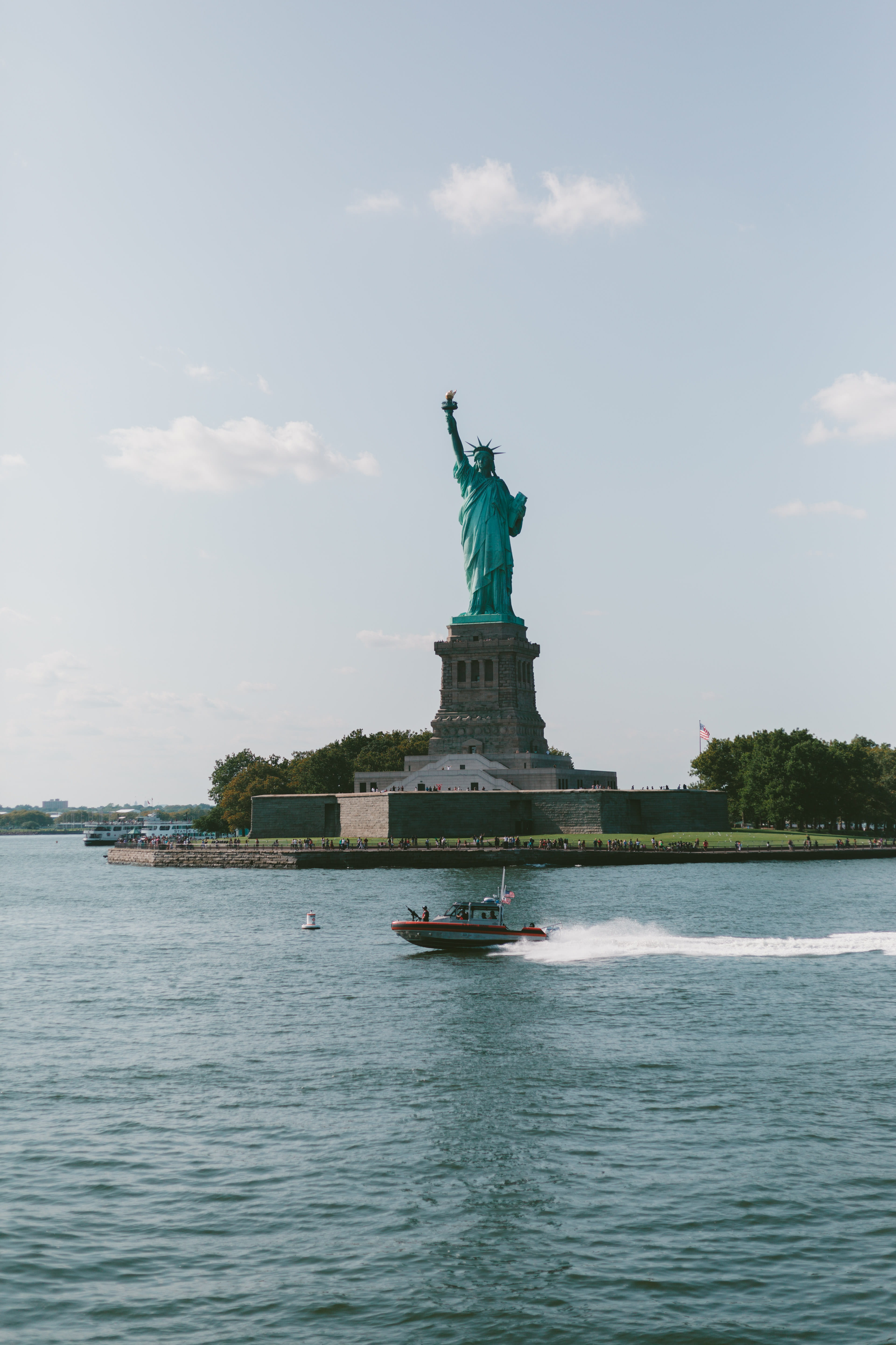 usa, outdoors, cloud - sky, tourists, female likeness, 5K, no people, day, sculpture, freedom, newyork, waterfront, nature, trip, human representation, Phone HD Wallpaper