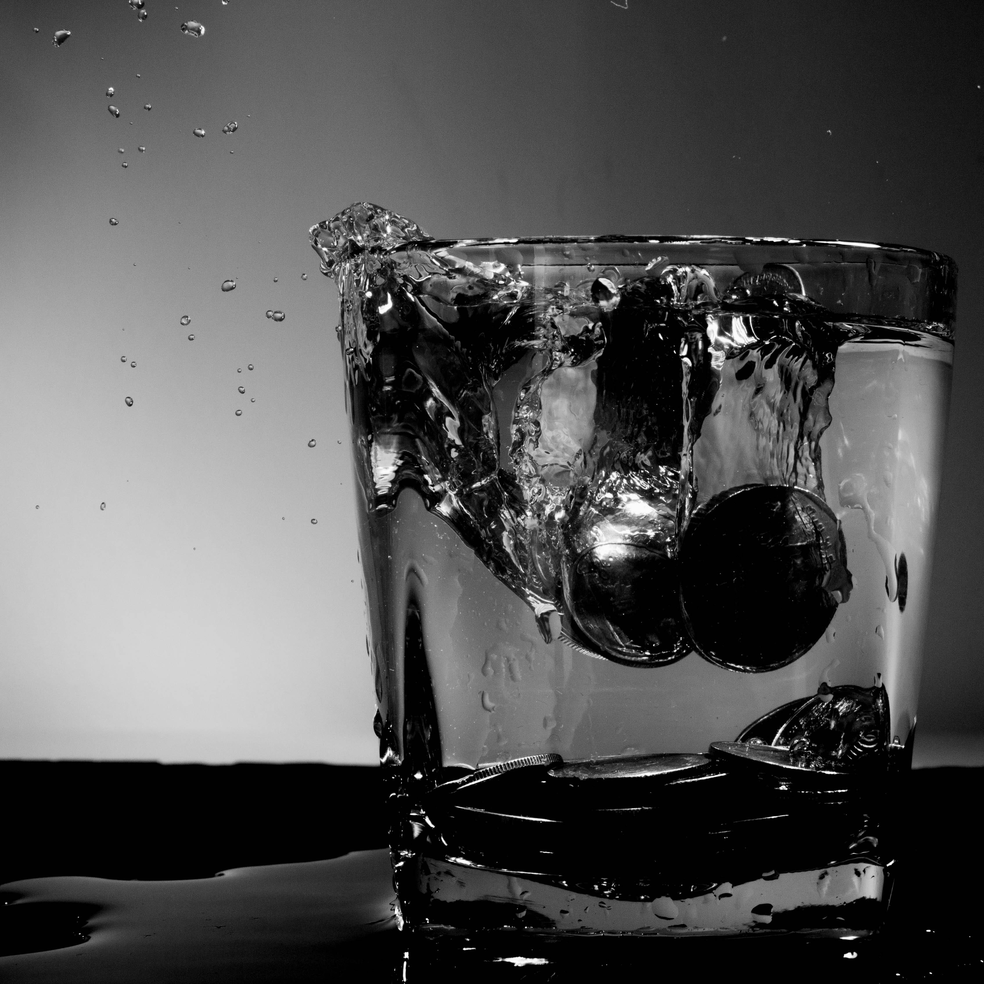 glass - material, table, monochrome, cold temperature, transparent, still life, drinking glass, no people, whisky tumbler, freshness, water splash, purity, Phone HD Wallpaper