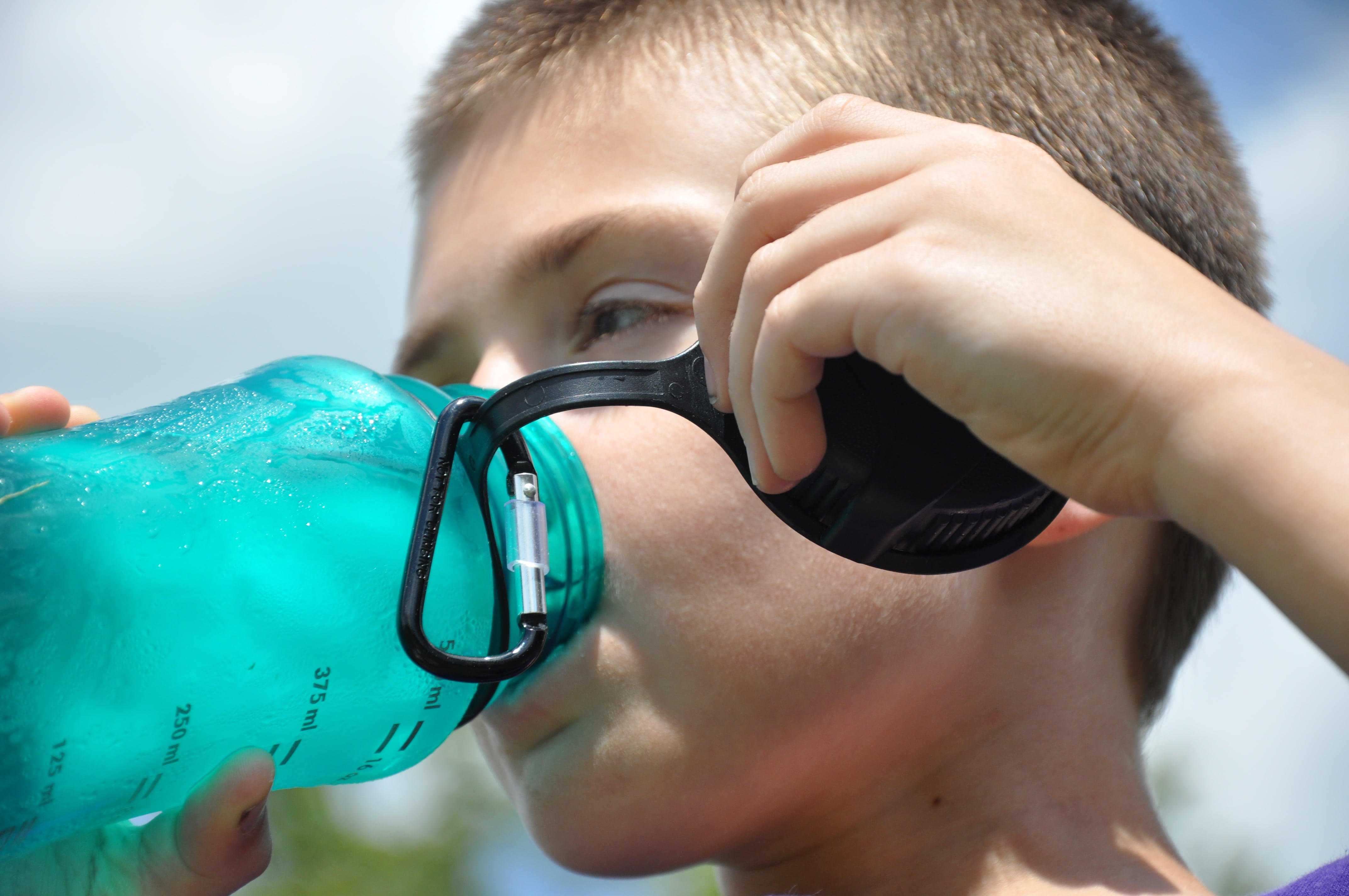 summer, sport, one person, real people, close-up, bottle, water bottle, eyewear, liquid, wet, focus on foreground, males, boys, offspring, 4K, teal, leisure activity, HD Wallpaper