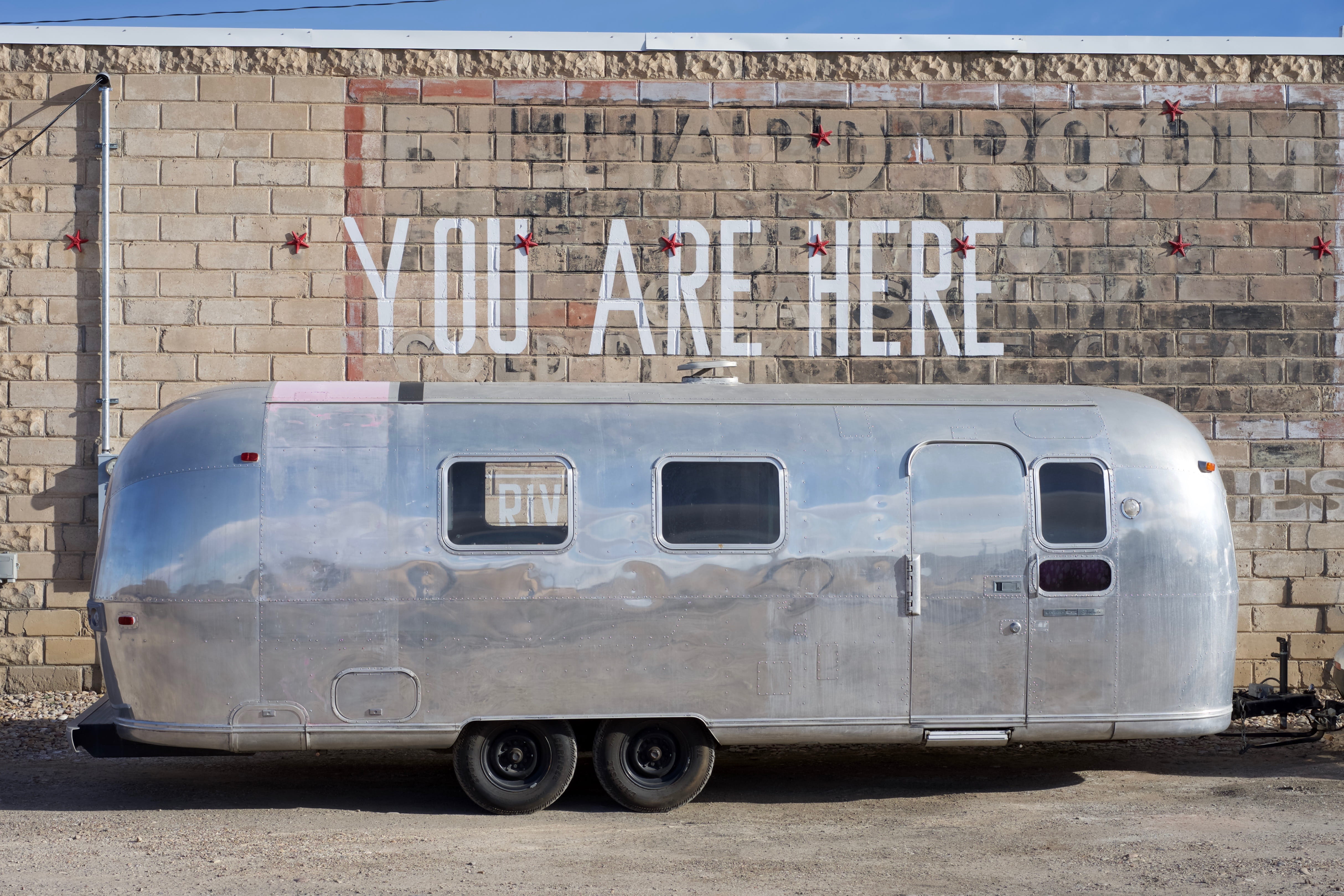 motor vehicle, outdoors, graffiti, airstream, building exterior, built structure, brick wall, architecture, travel, mode of transportation, transportation, HD Wallpaper