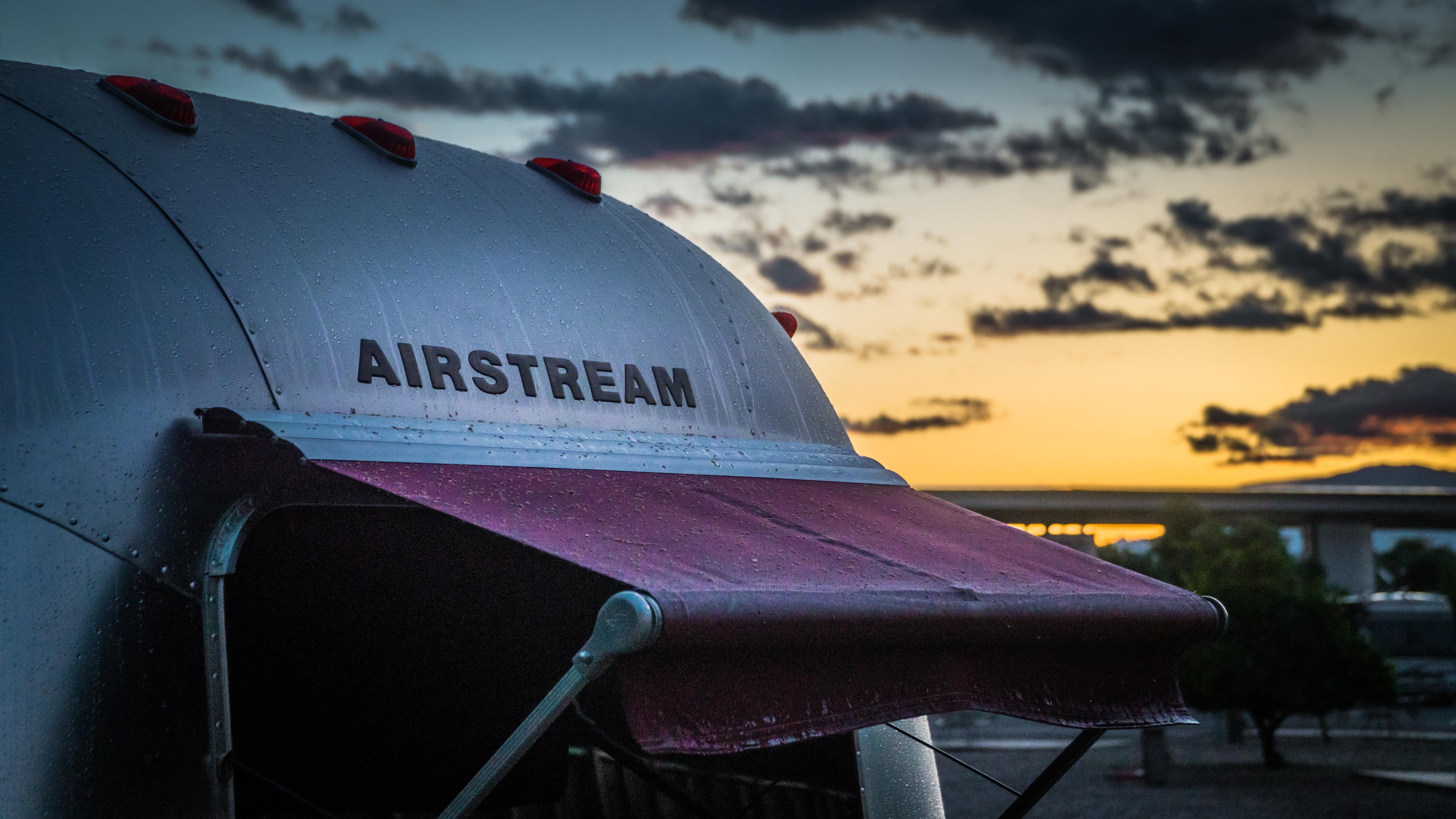 camping, recreational vehicle, sunset, western script, text, nautical vessel, ship, communication, travel trailer, transportation, cruise ship, rv, sky, HD Wallpaper