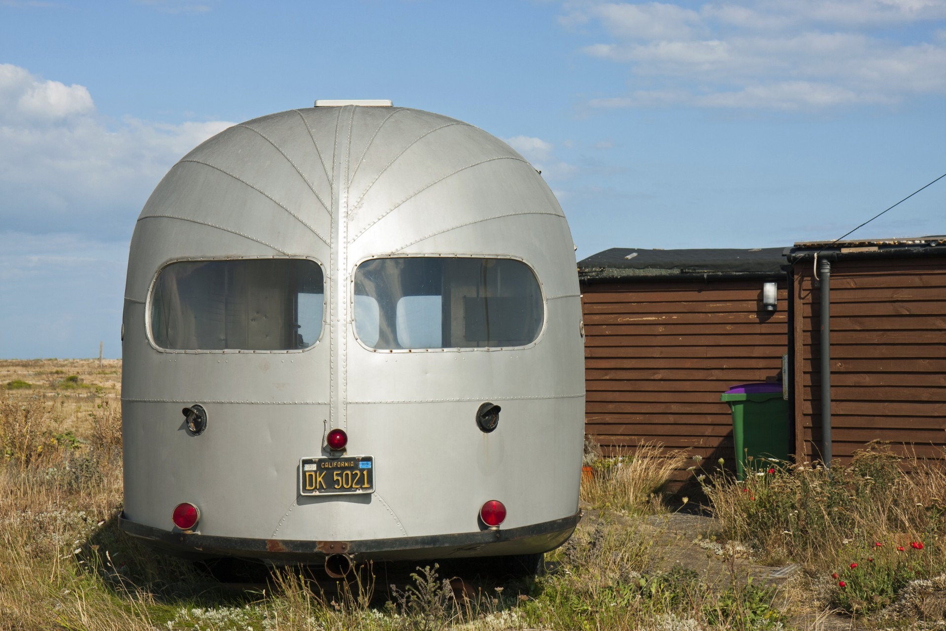 land, vintage, photo, trailer, grass, old, nature, mobile, building exterior, plant, american, caravan, abandoned, built structure, obsolete, mode of transportation, HD Wallpaper