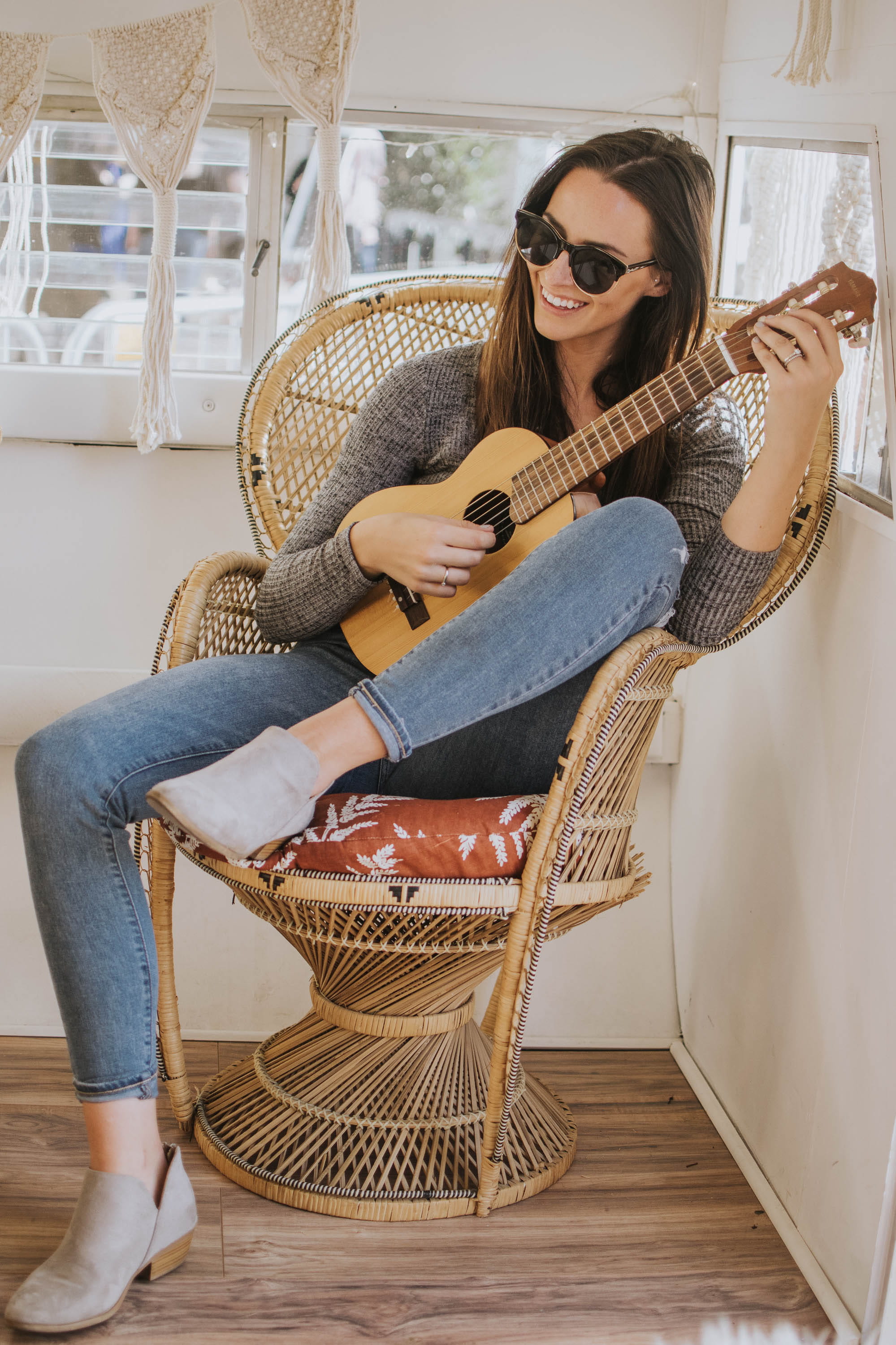 real people, boho chair, ukulele, lifestyles, acoustic guitar, smiling, decor, full length, leisure activity, hairstyle, casual clothing, camper, happy, Phone HD Wallpaper