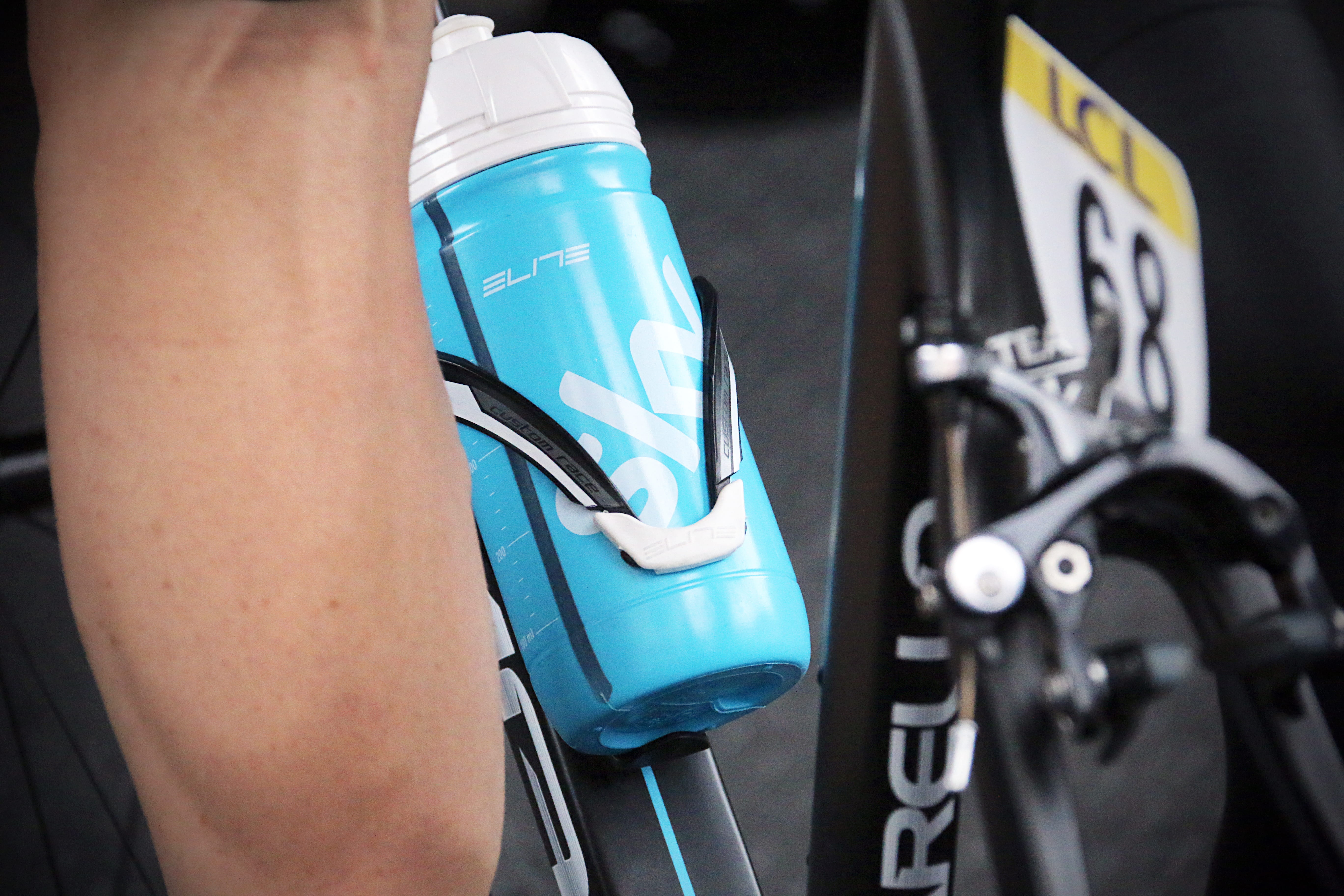 men, bicycle, close-up, sport, rack, refueling, bike, focus on foreground, water bottle, elite, standing, human body part, team sky, bottle, sports, unrecognizable person, HD Wallpaper