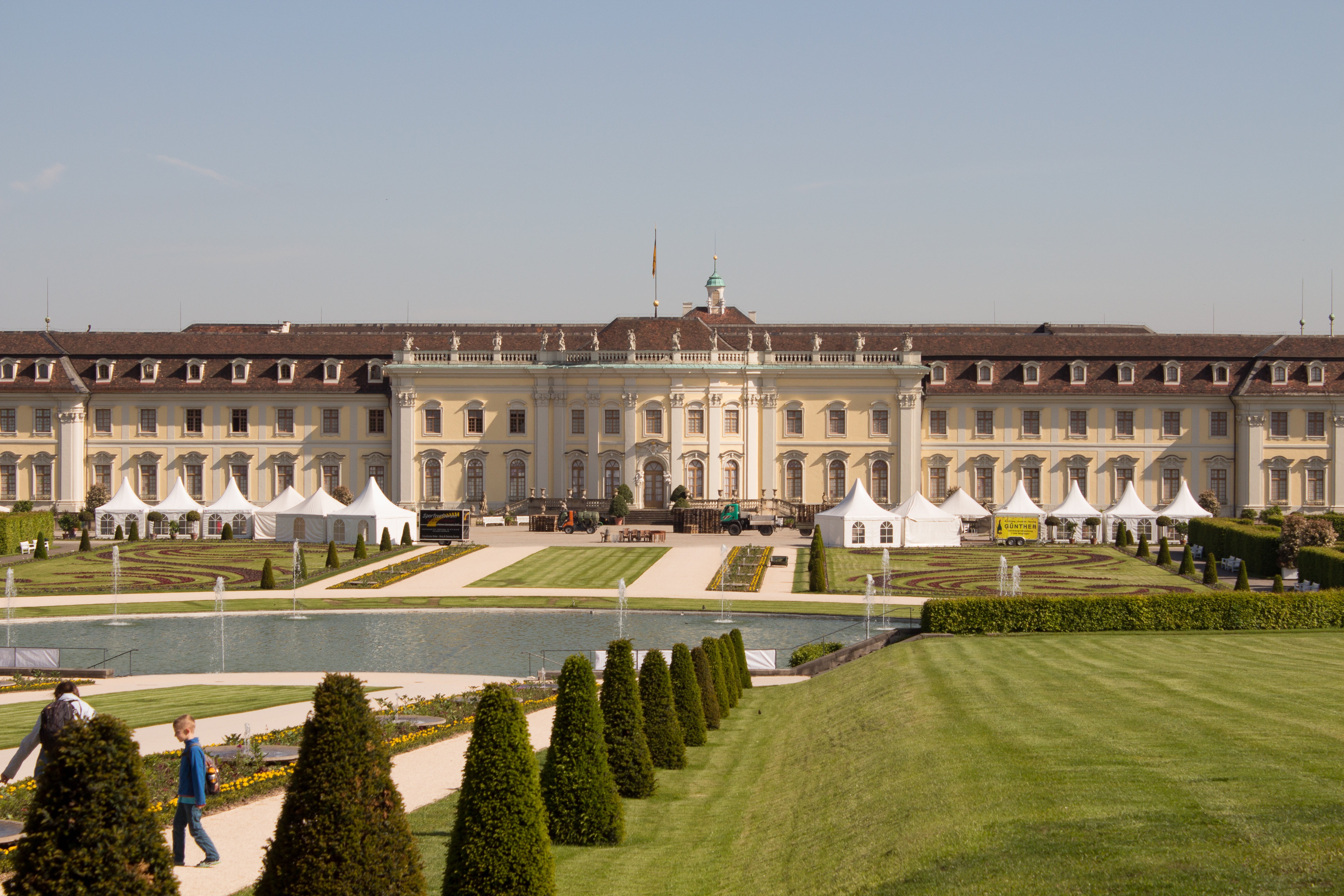 5K, blühendes baroque, vienna - Austria, incidental people, castle, day, germany, nature, schonbrunn Palace, garden, travel destinations, ornamental garden, HD Wallpaper