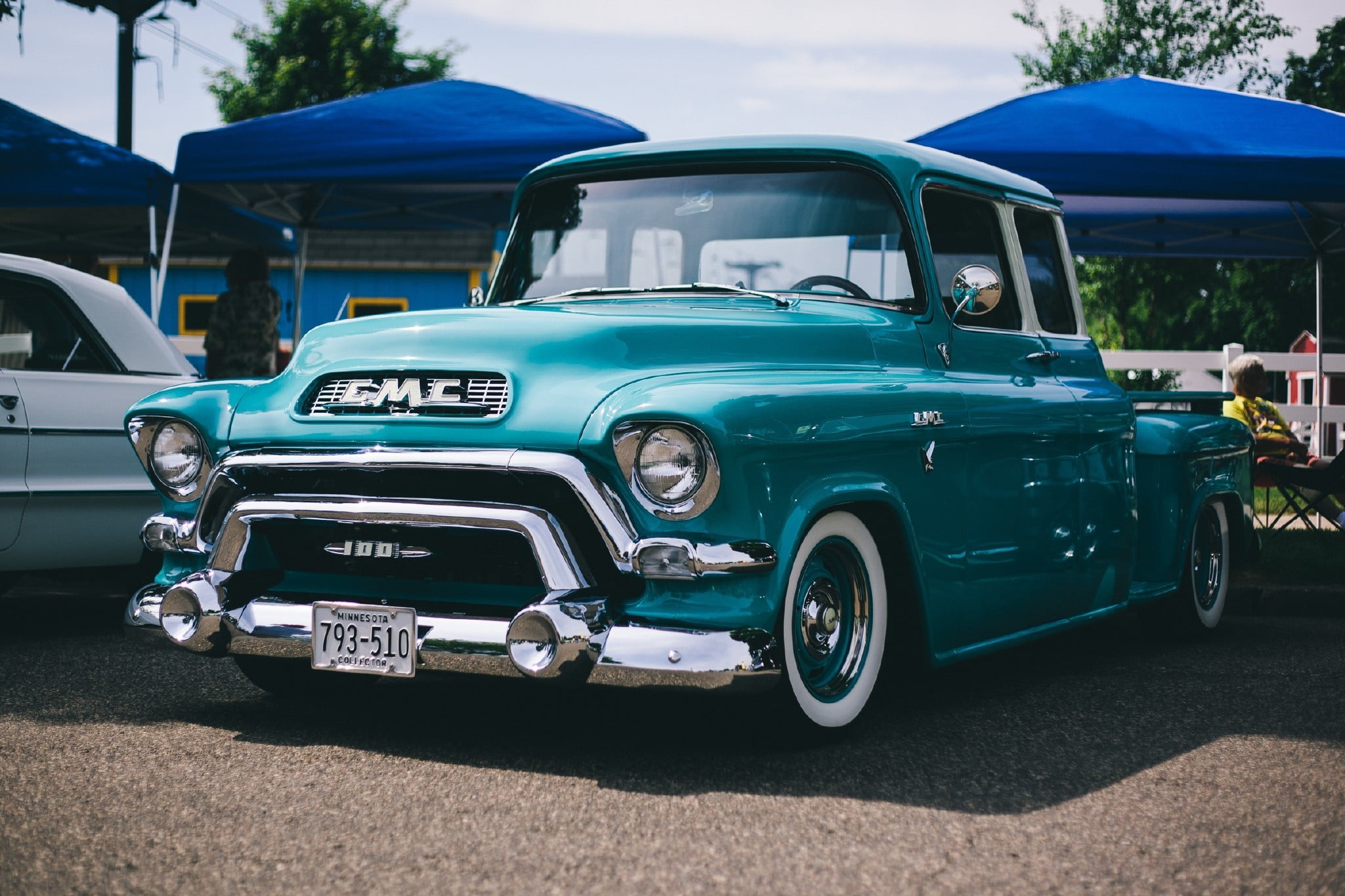 outdoors, retro styled, motor vehicle, GMC, 1080P, car, mode of transportation, street, sunlight, road, day, green color, city, no people, nature, transportation, HD Wallpaper