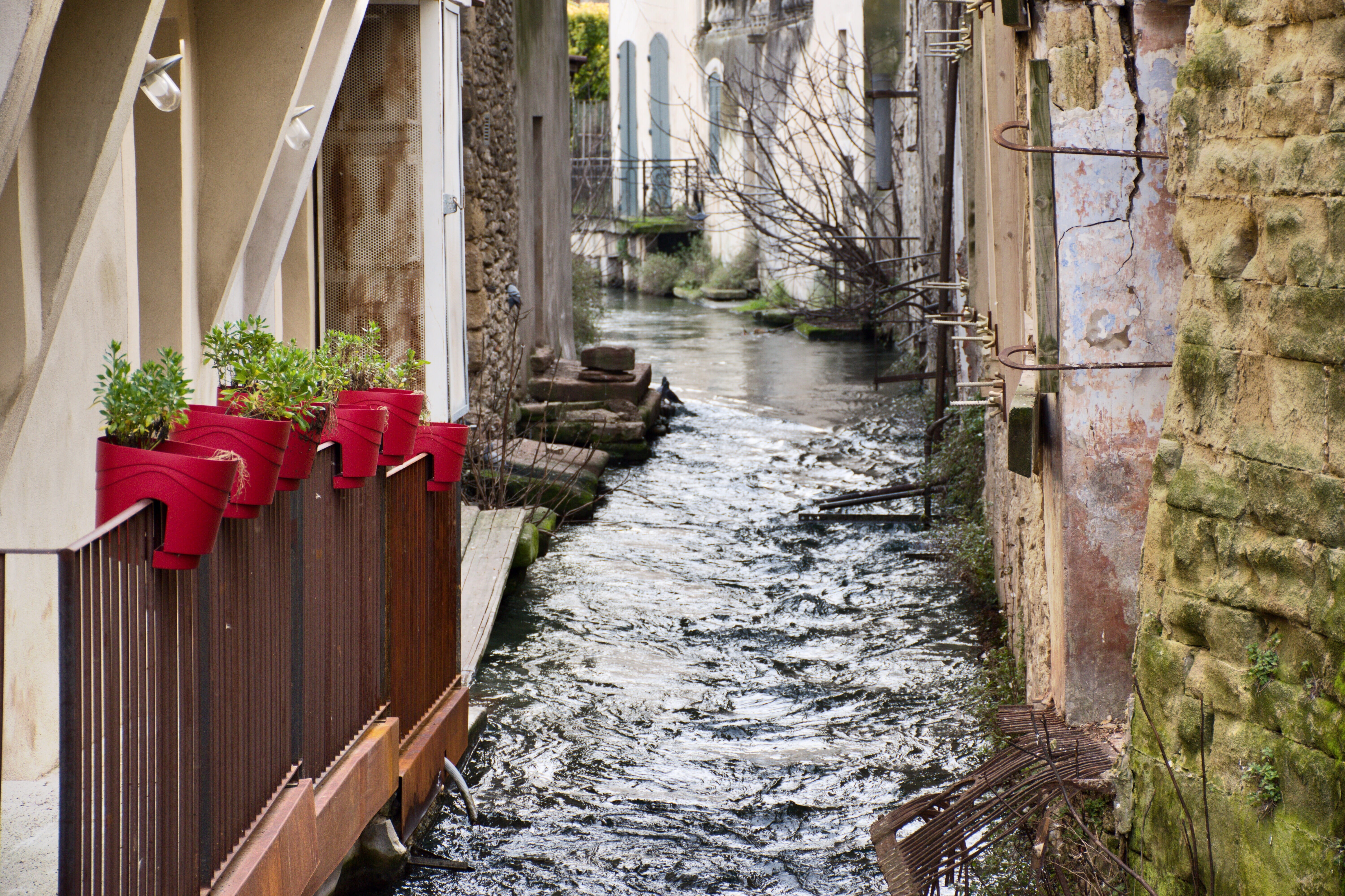 vaucluse, channel, red, canal, tourism, wall - building feature, waterway, building, architecture, quaint, no people, plant, explore, provence, france, HD Wallpaper