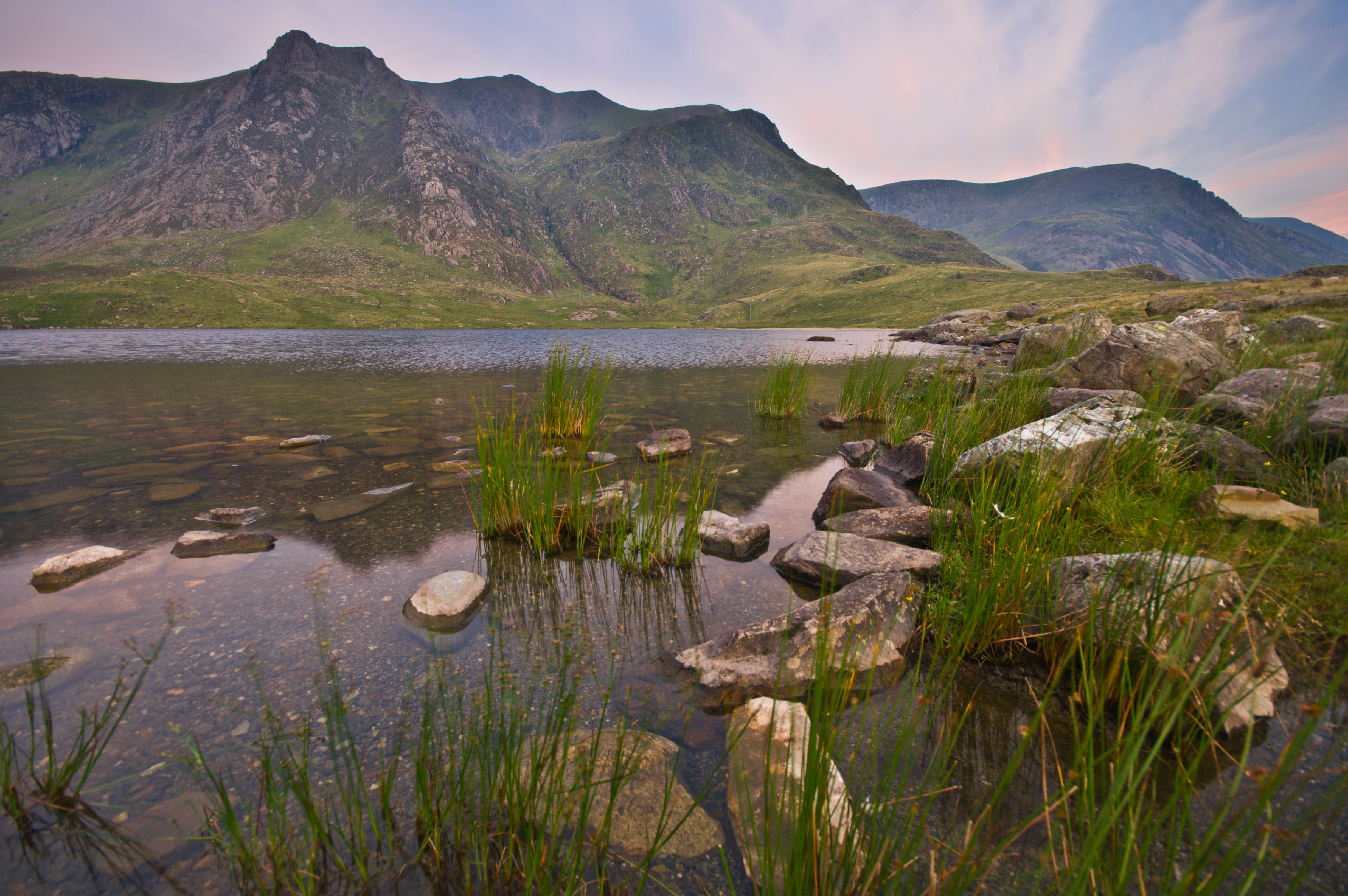 water, outdoors, lake, vibrant, solid, land, aggression, landscape, grass, mountain range, color, plant, summer, tourism, day, rocks, uk, british, mountain, HD Wallpaper