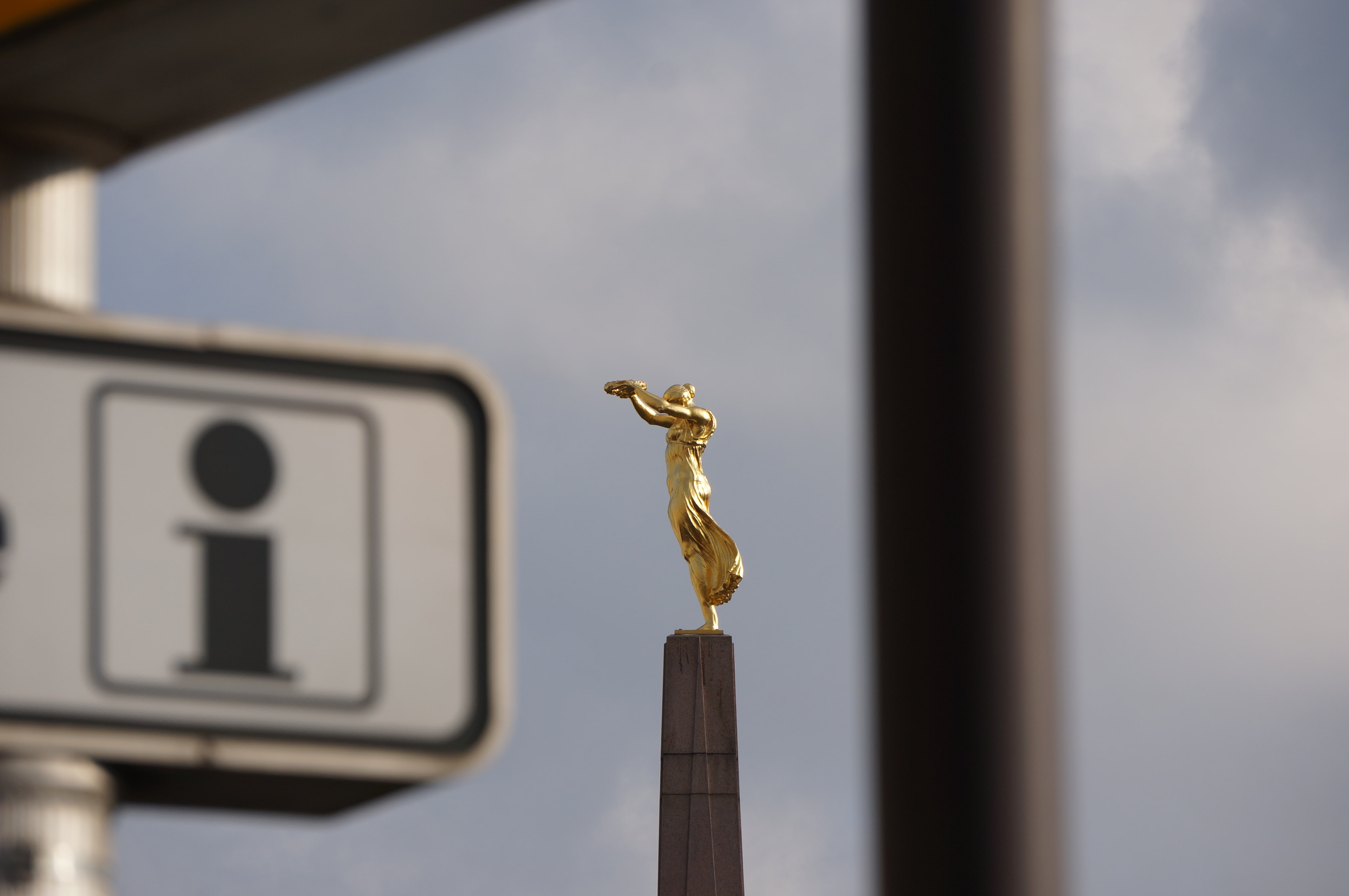 representation, metal, plastic, ornate, no people, sky, focus on foreground, Luxemburg, animal wildlife, gold colored, male likeness, human representation, HD Wallpaper