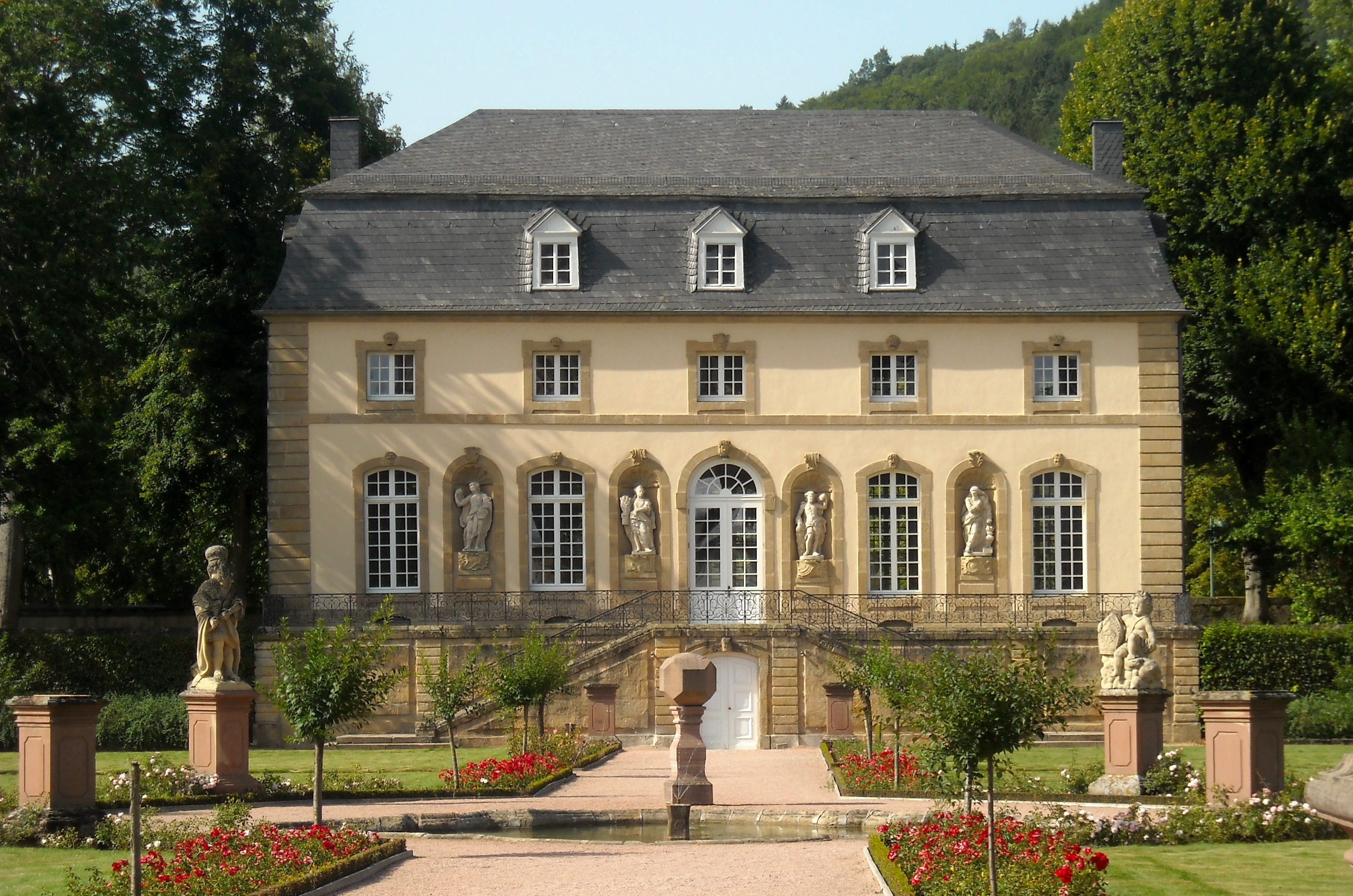 architecture, tree, travel destinations, outdoors, tuin, the past, 2K, built structure, residential district, mansion, luxemburg, day, sky, no people, HD Wallpaper