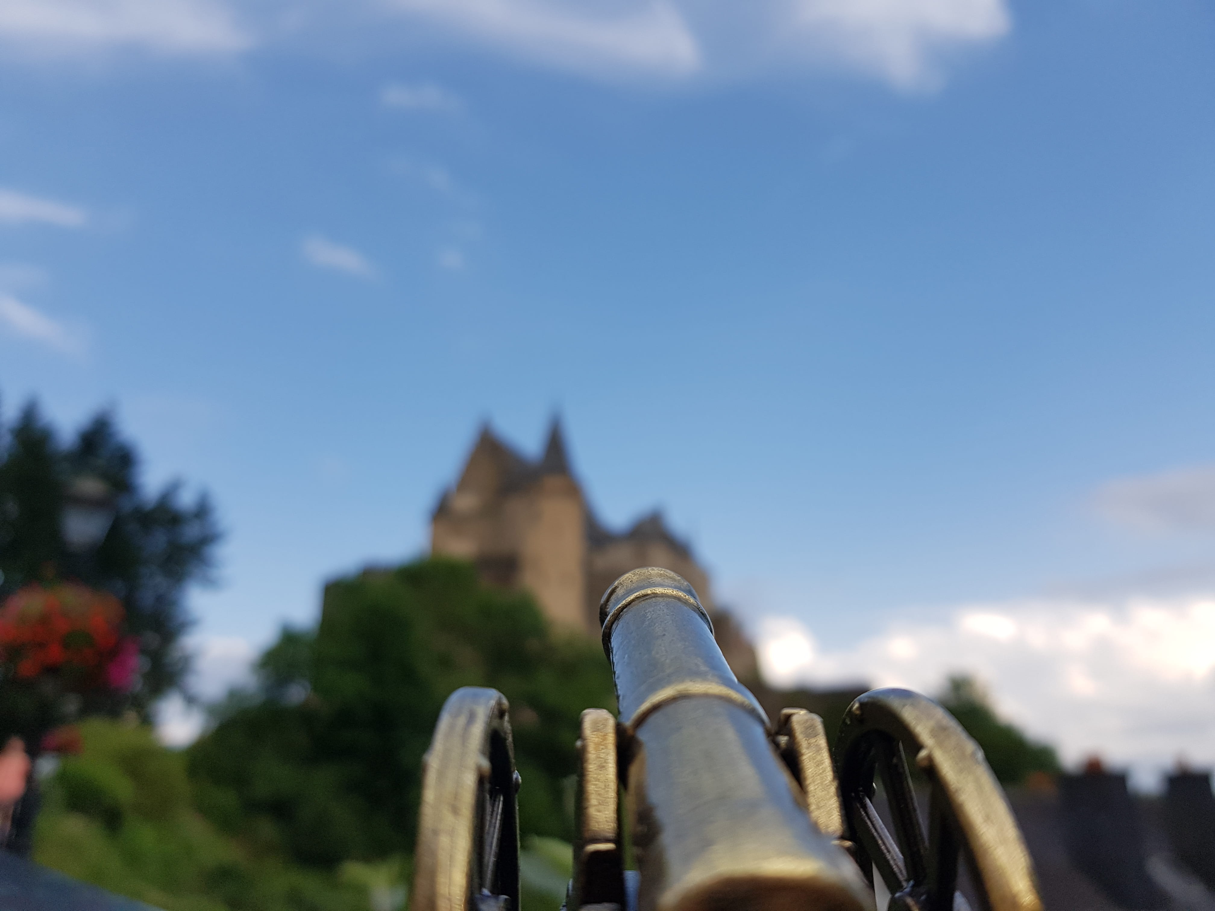 4K, city, day, the past, low angle view, vianden, building exterior, nature, plant, built structure, focus on foreground, history, travel, building, cloud - sky, HD Wallpaper
