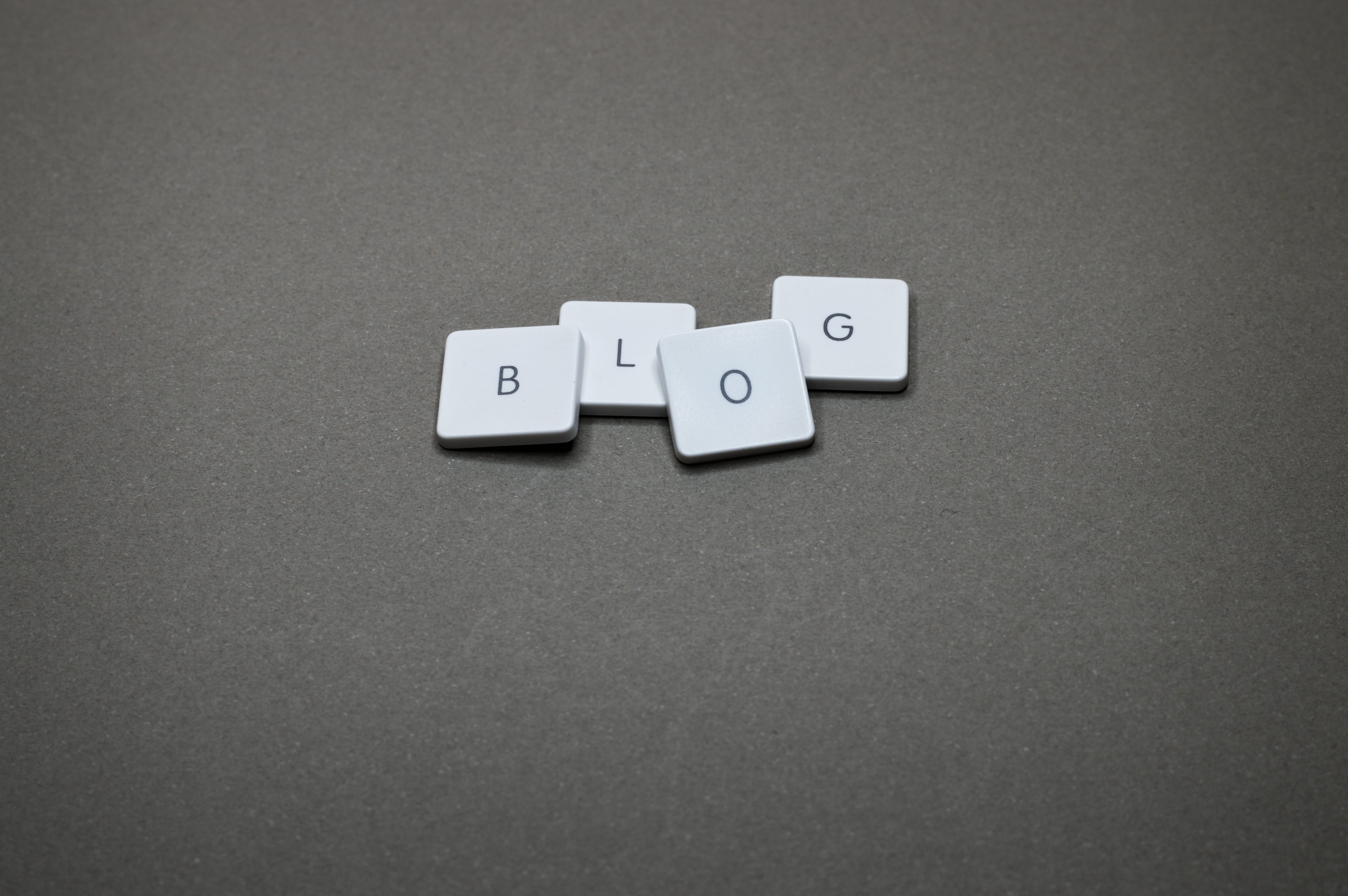 blog, keys, connection, white color, leisure, still life, relaxation, cut out, buttons, close-up, message, type, information, plastic, blocks, HD Wallpaper