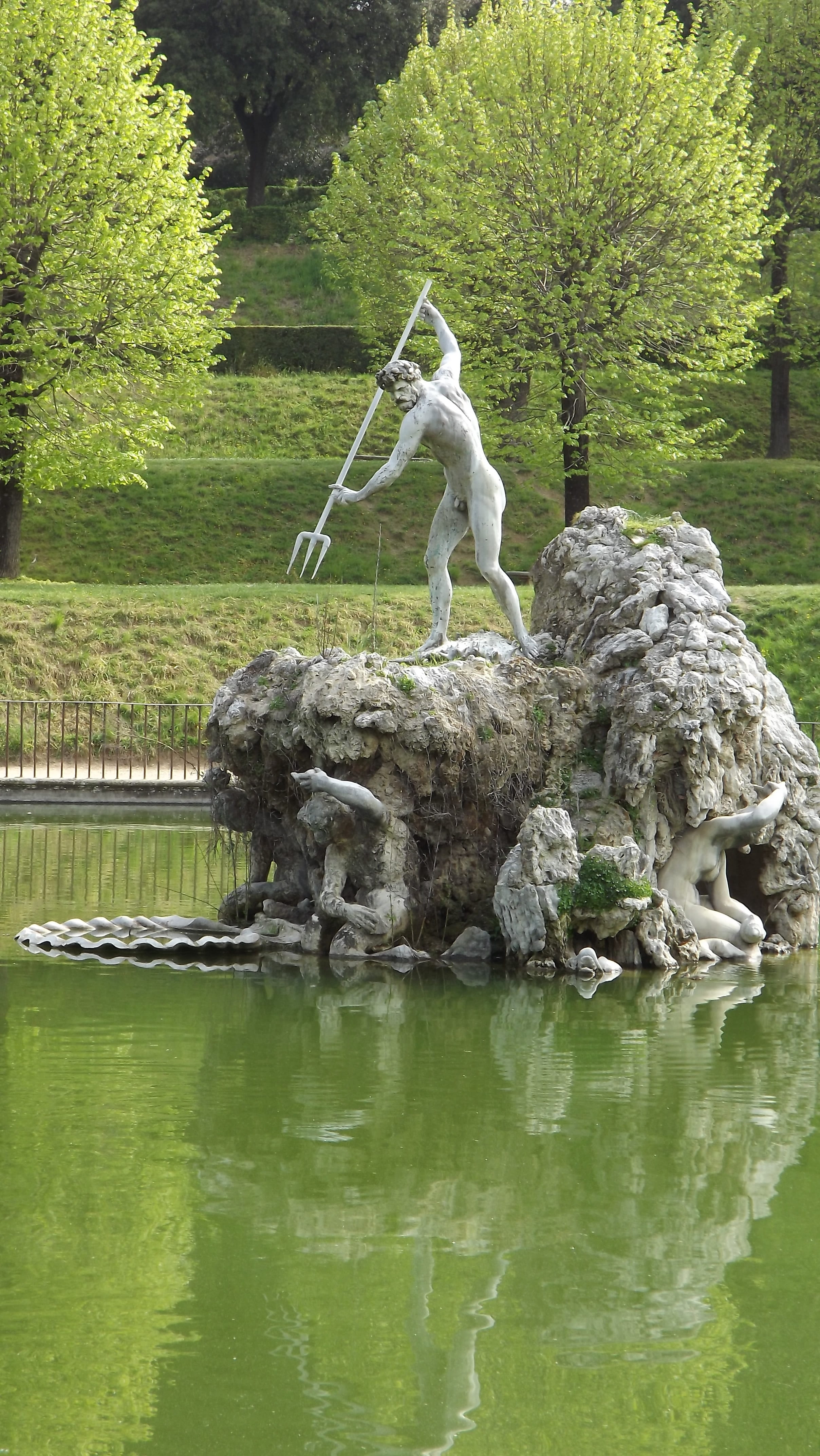lake, tree, solid, water, fontana, italy, landscape, tuscany, representation, sculpture, garden, standing, grass, 4K, florence, nature, full length, park, Phone HD Wallpaper