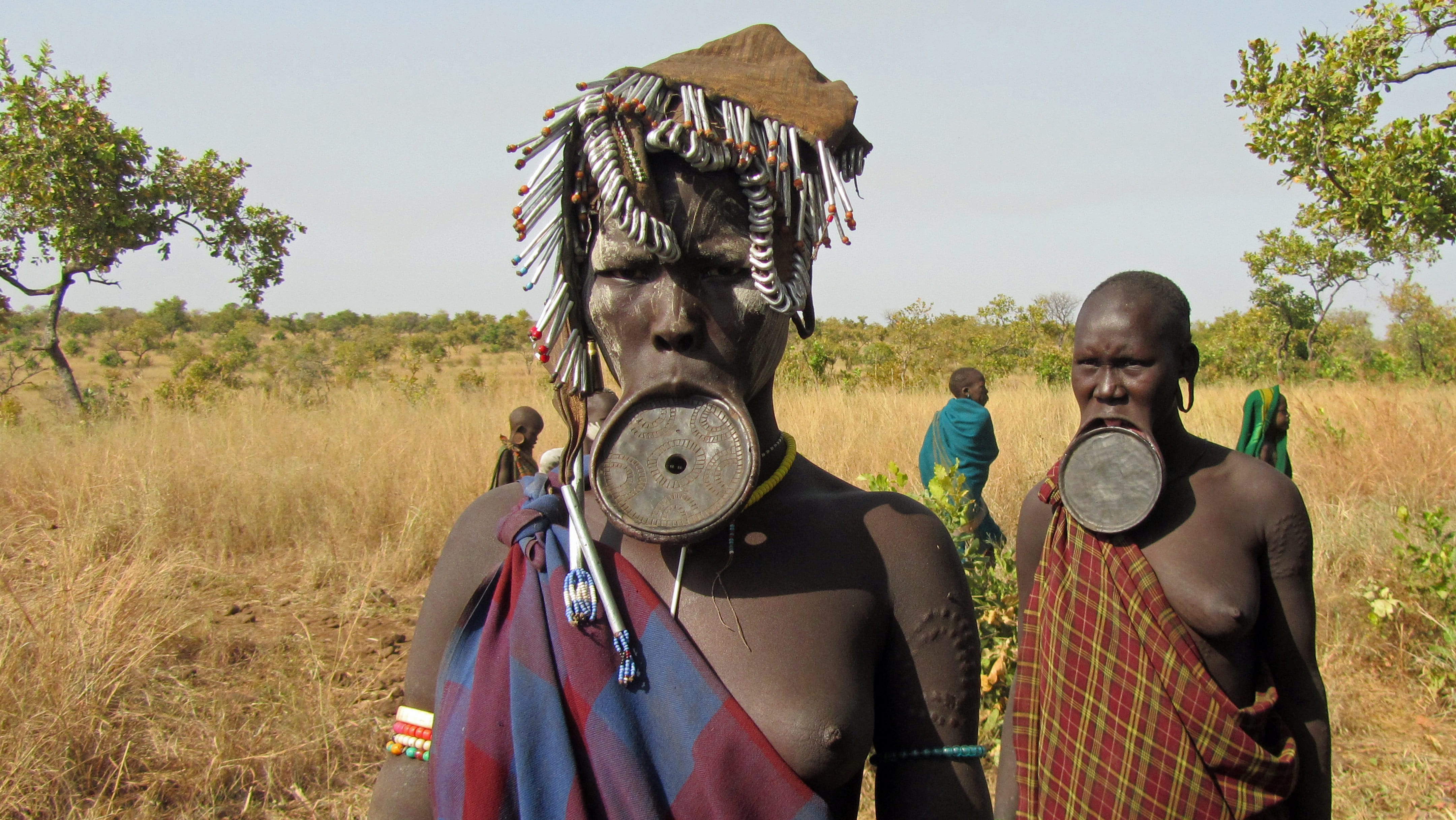 lip plate, group of people, 4K, looking at camera, plate, tradition, mammal, land, men, rural scene, tree, women, plate lip women, indigenous culture, HD Wallpaper