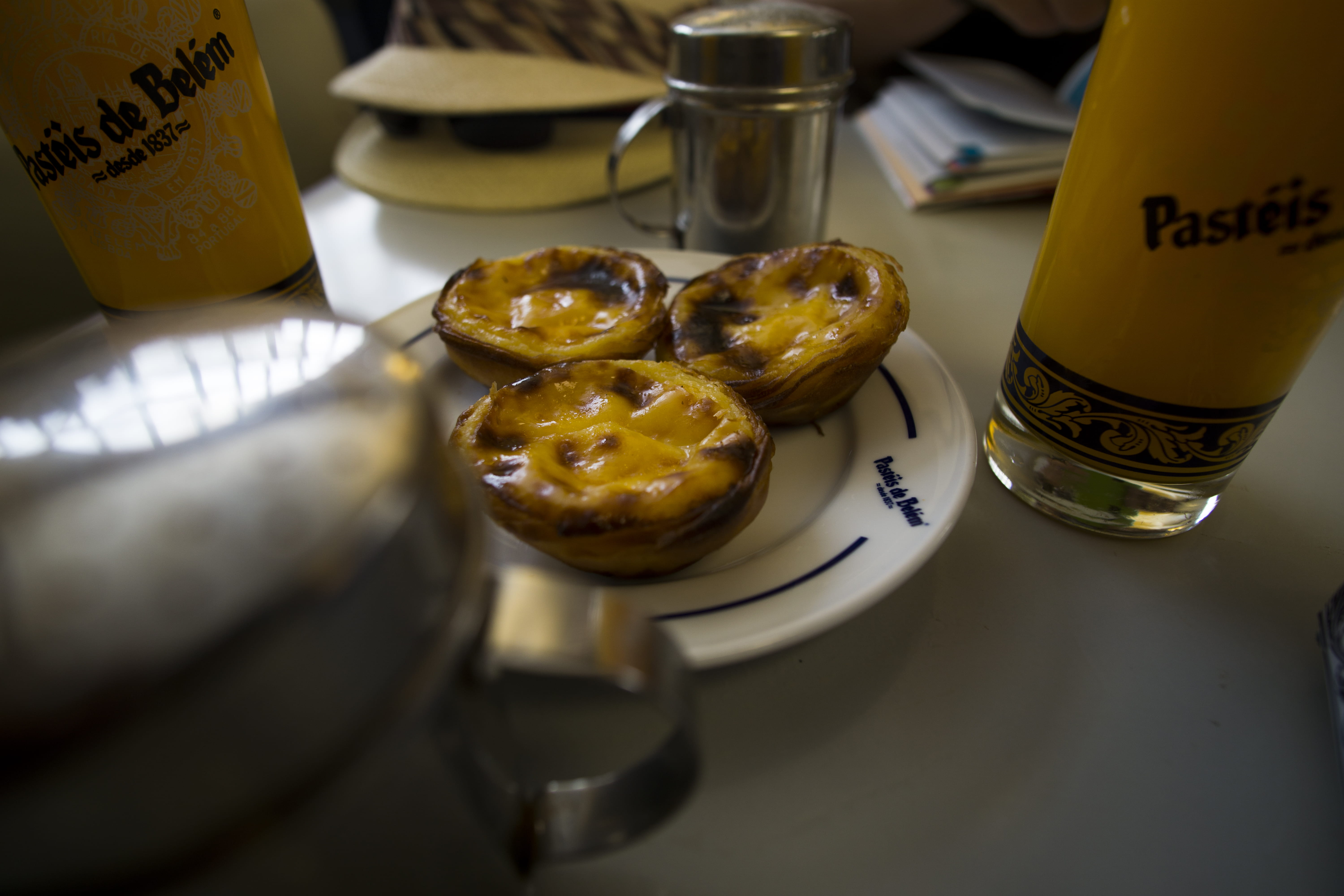 food, indoors, refreshment, ready-to-eat, lisbon, serving size, sun glasses, cinnamon, flan, sun, sunglasses, 12mm, pasteis de belem, hat, indulgence, drink, HD Wallpaper