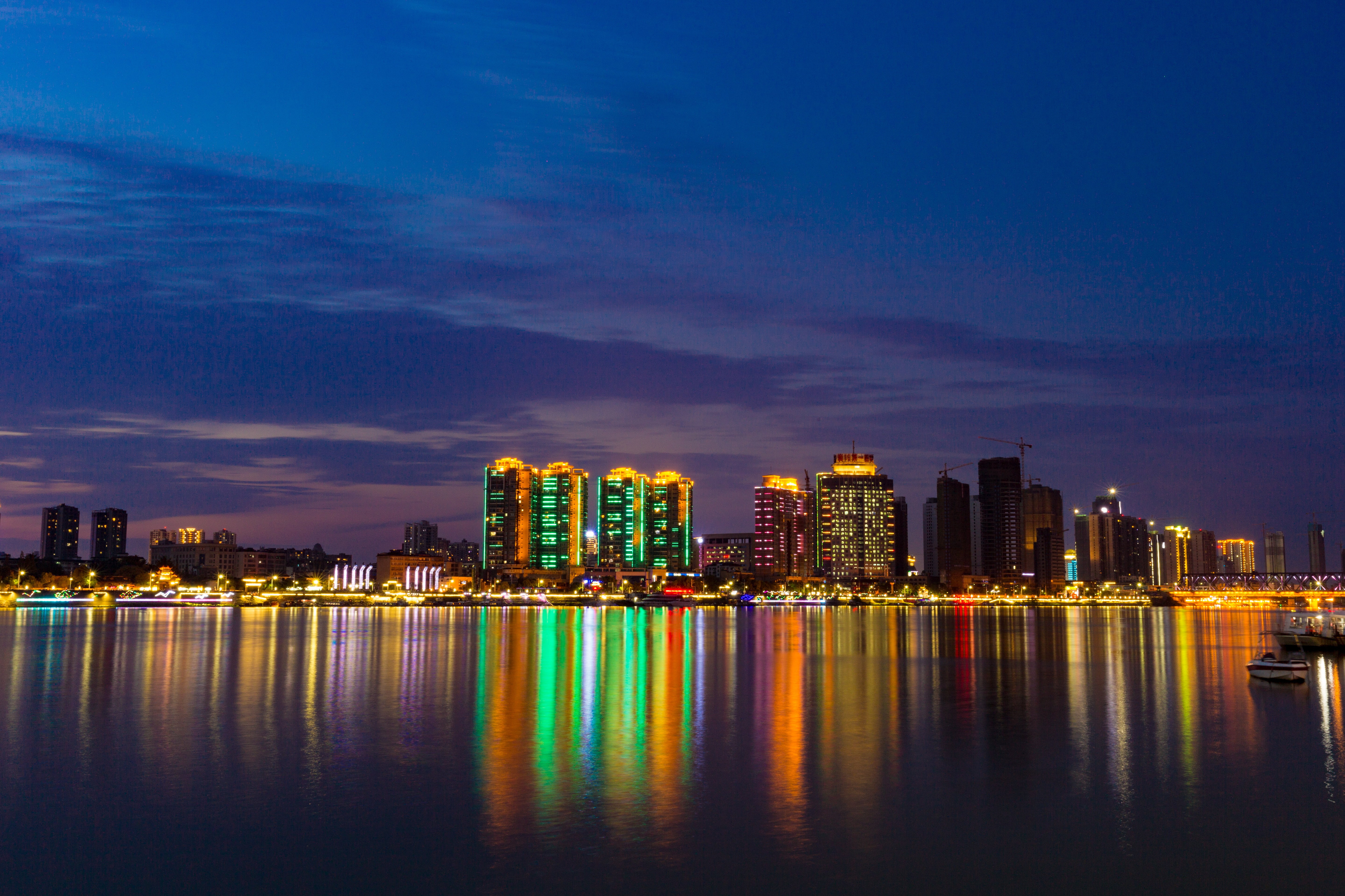 building, famous Place, nightlife, architecture, twilight, waterfront, modern, no people, scenics, office building exterior, harbor, panorama, HD Wallpaper