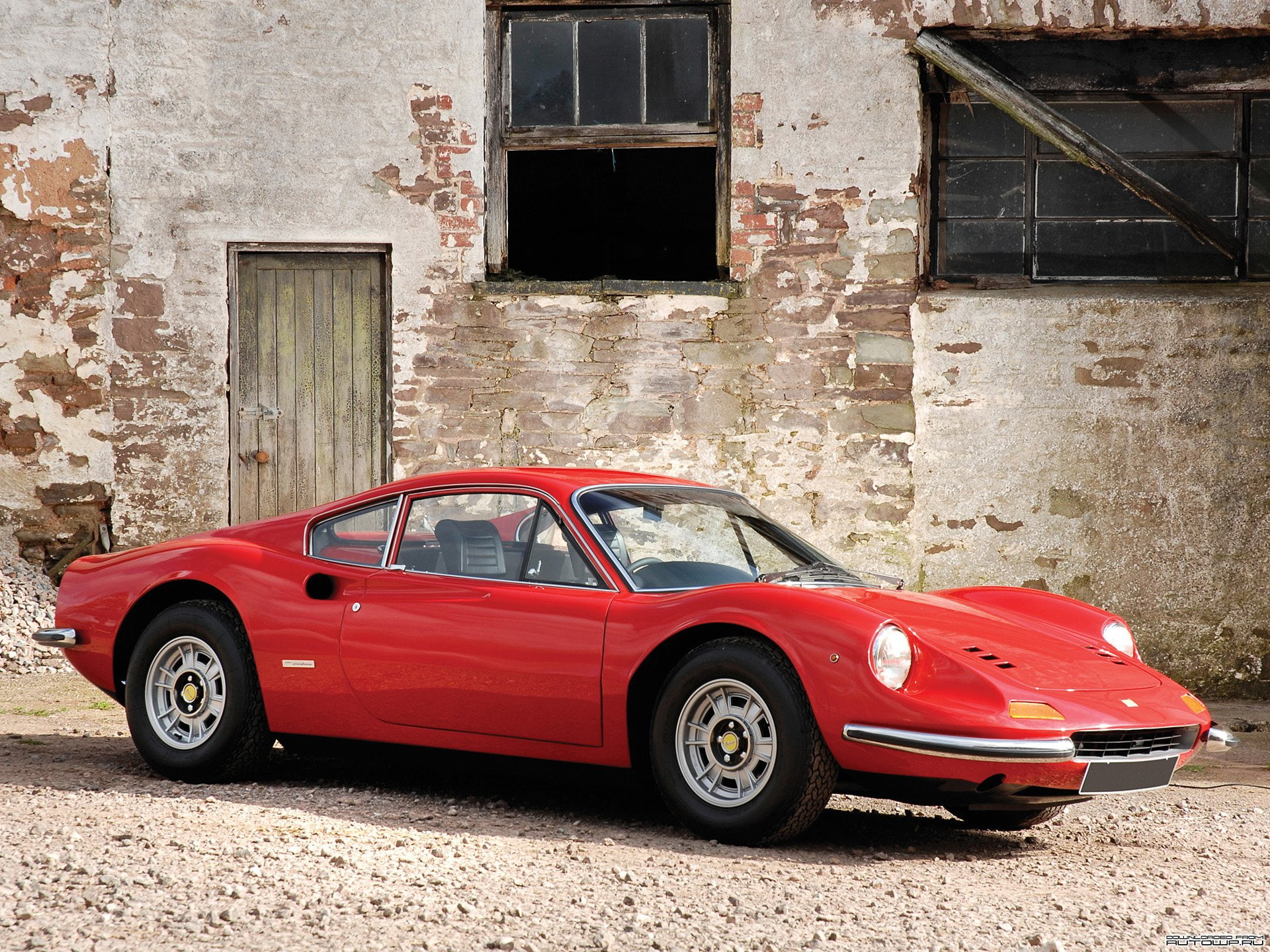 outdoors, day, building, retro styled, motor vehicle, Ferrari, red, no people, city, land vehicle, vintage car, building exterior, transportation, car, HD Wallpaper