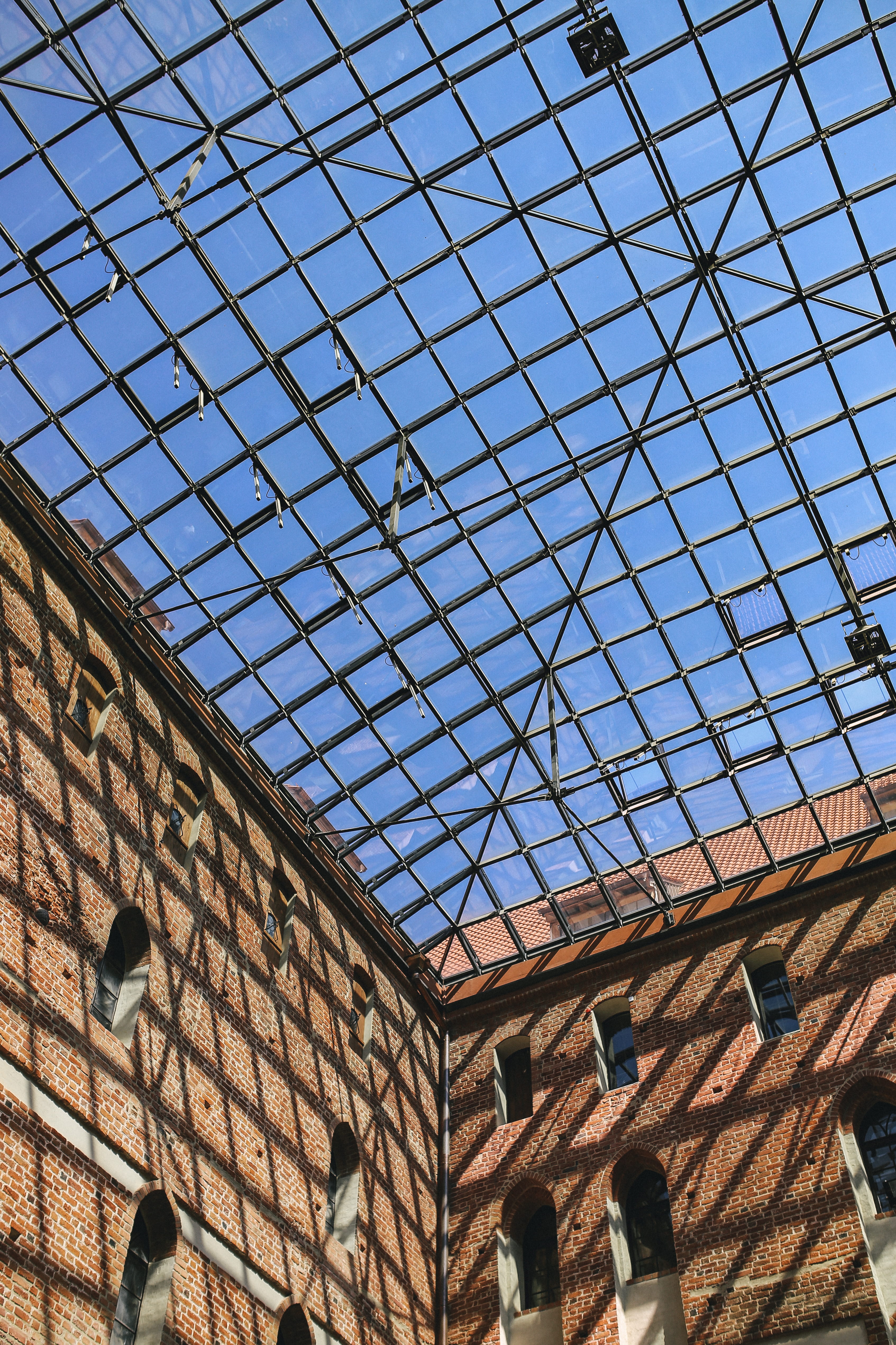 museum, sunlight, low angle view, building Exterior, day, construction Industry, built Structure, glass, history, travel destinations, outdoors, the past, Phone HD Wallpaper