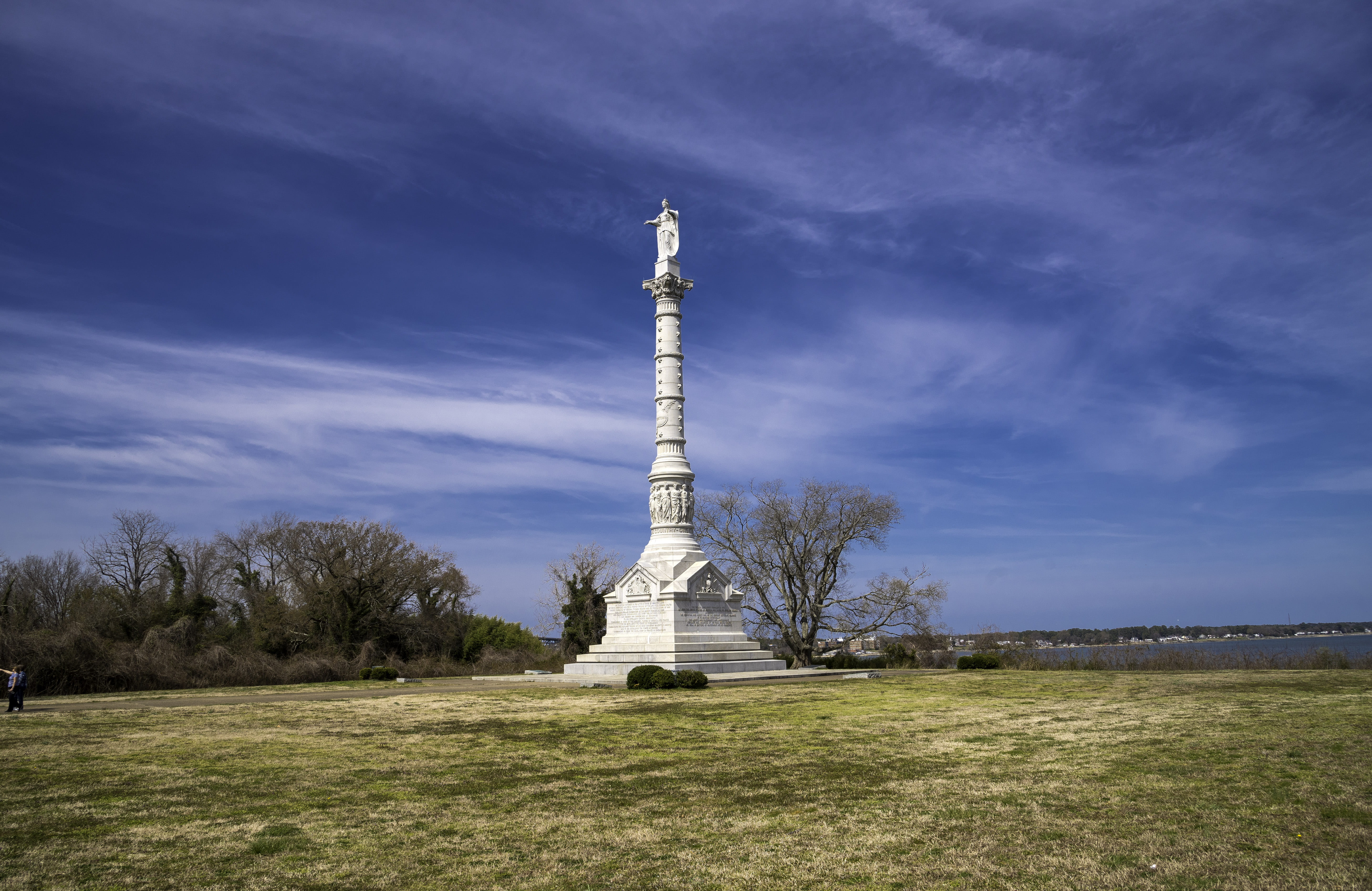 tree, virginia, day, history, photos, monument, city, cloud - Sky, blue skies, nature, skies, memorial, yorktown, sky, Virginia, landmark, victory, tourism, HD Wallpaper