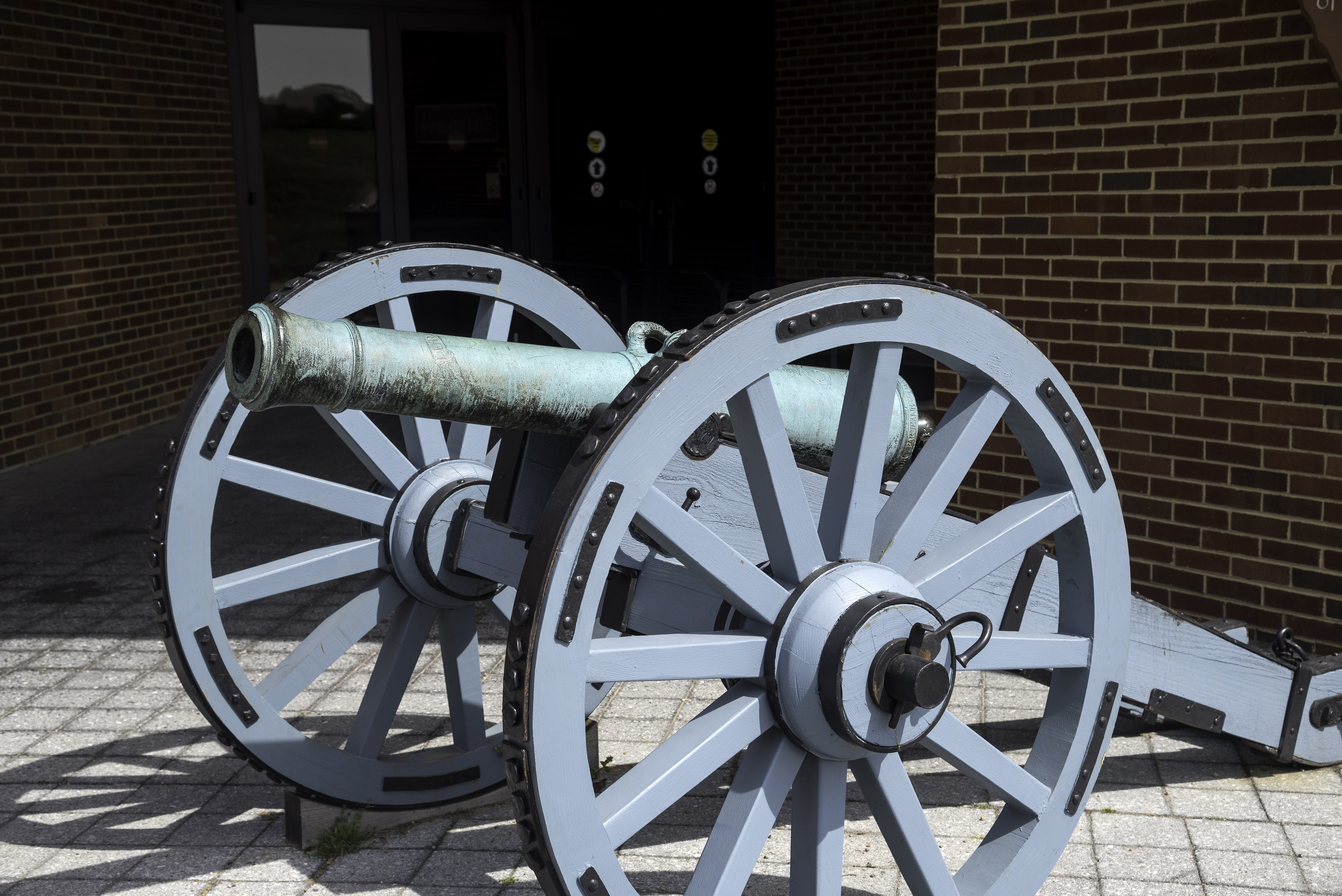 outdoors, wagon wheel, wall - building feature, architecture, building exterior, old, visitor, wall, no people, fighting, public domain, conflict, day, HD Wallpaper