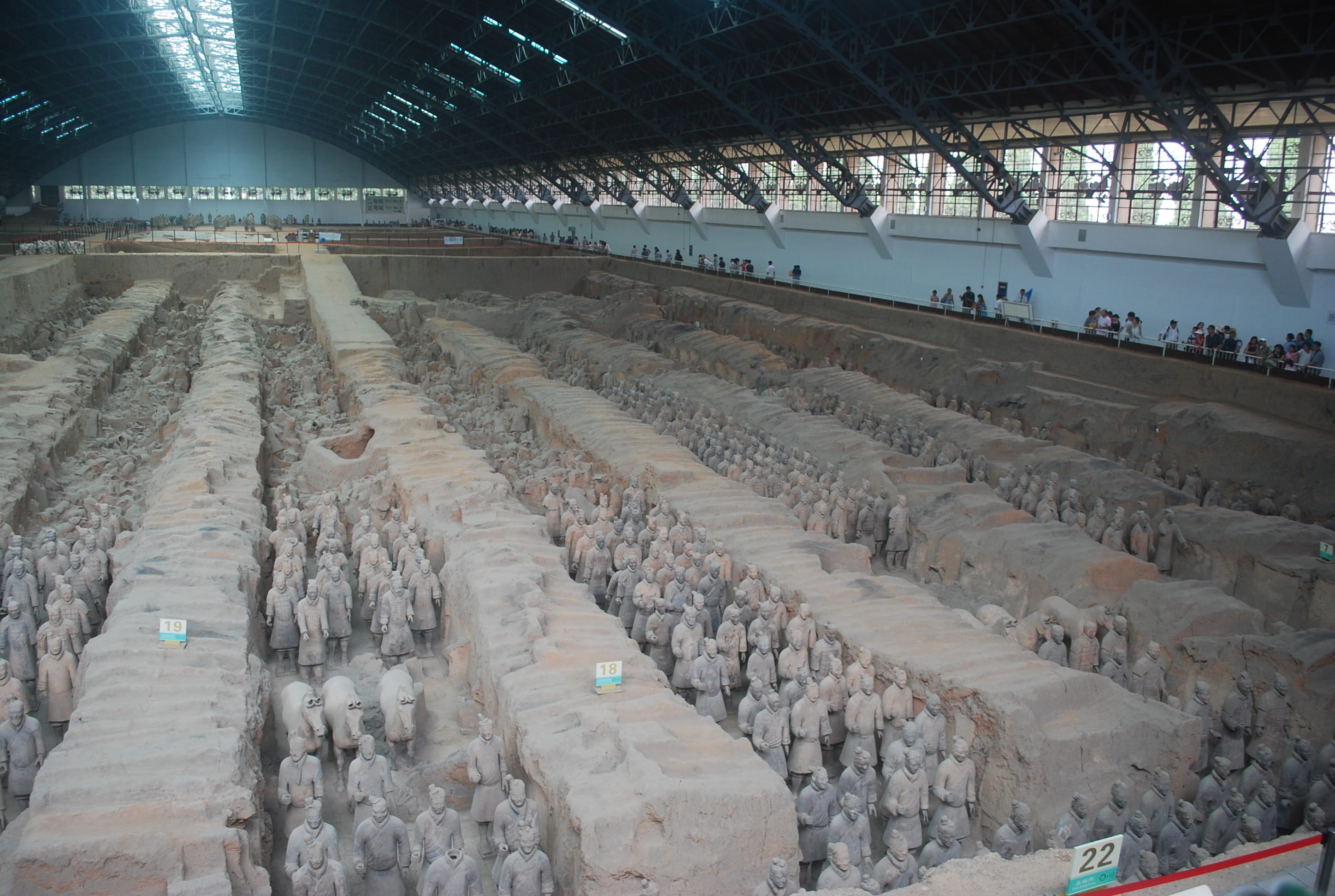 Terracotta, military, warrior, warriors, diminishing perspective, arch, history, travel, terracotta, indoors, warehouse, abundance, city, architecture, HD Wallpaper