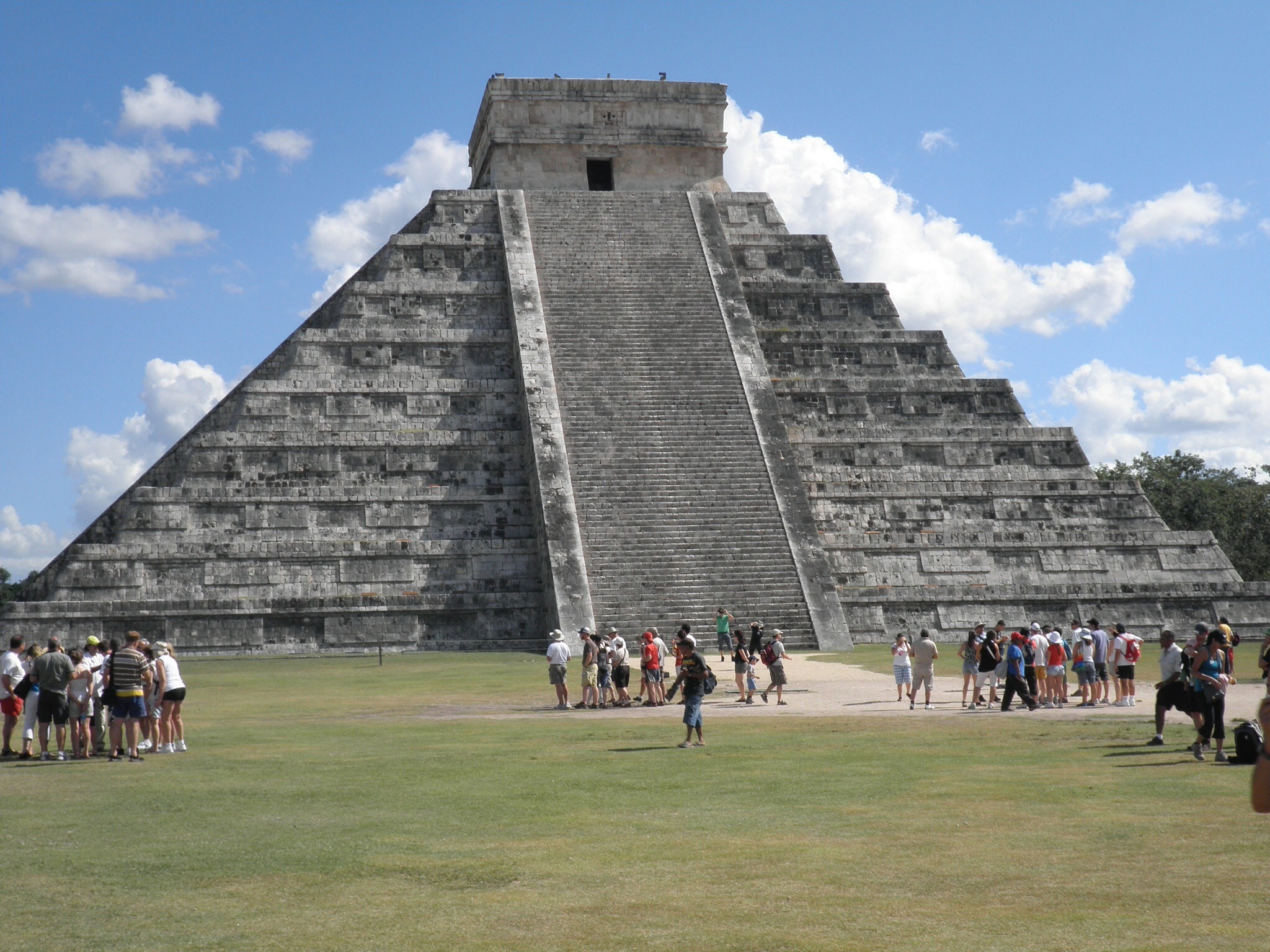ancient, women, cloud - sky, tourism, mayan, culture, ruins, men, outdoors, the past, large group of people, group of people, structure, real people, historical, HD Wallpaper
