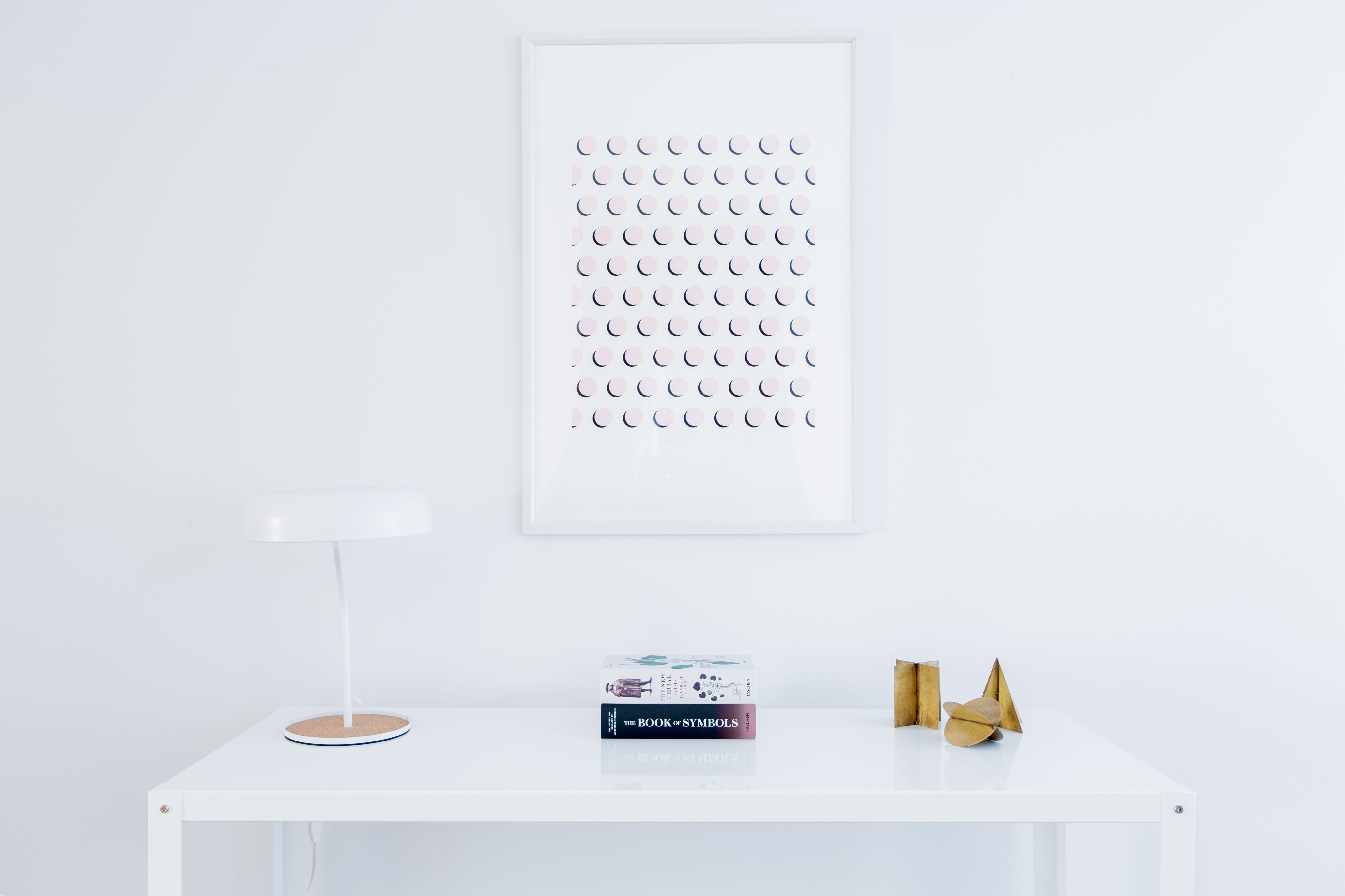 white color, lamp, table, absence, 5K, frames, communication, studio shot, white, technology, healthcare and medicine, desk, domestic room, no people, HD Wallpaper