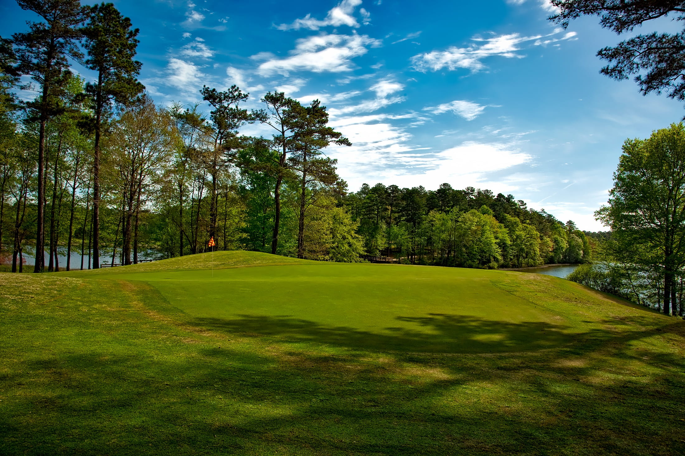 golf, green, plant, fairway, tranquility, greens, vacation, near, beauty in nature, cloud - sky, countryside, green color, golf course, lake, sky, reflections, HD Wallpaper