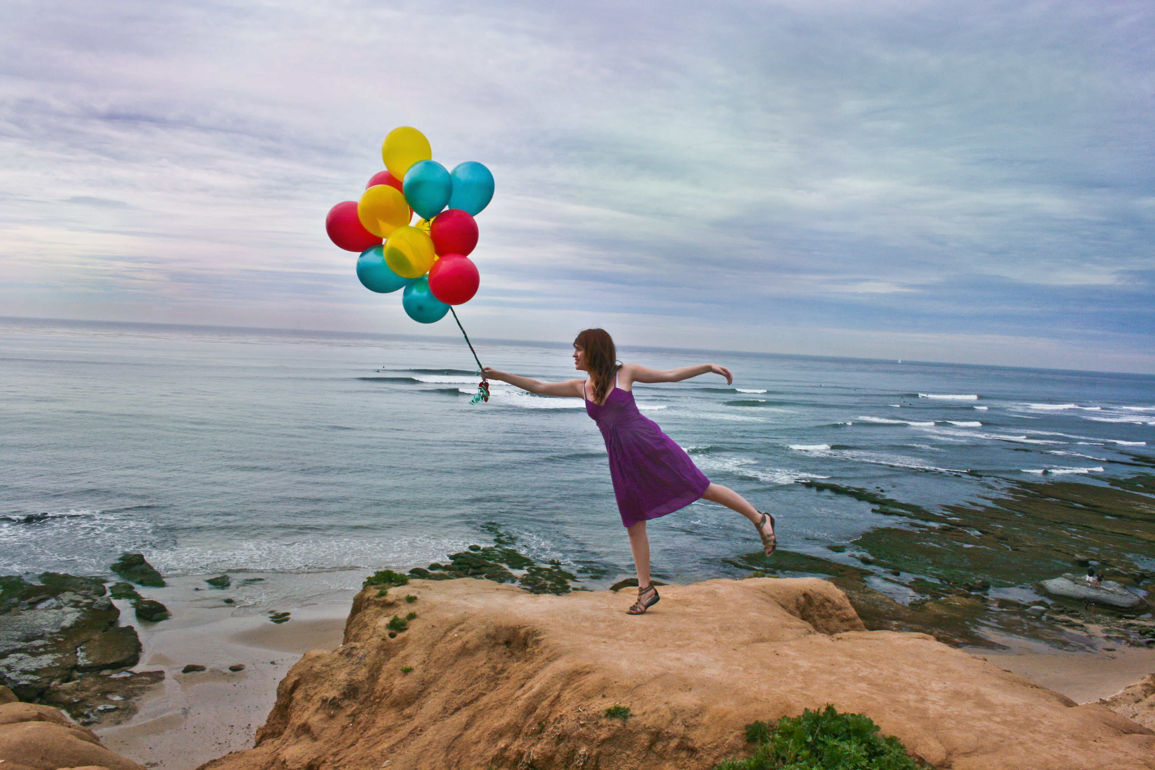 balloons, sky, nature, rock, balloon, standing, happiness, females, outdoors, on the rock, 4K, beach, concepts, women, fun, summer, dom, sea, holding, HD Wallpaper