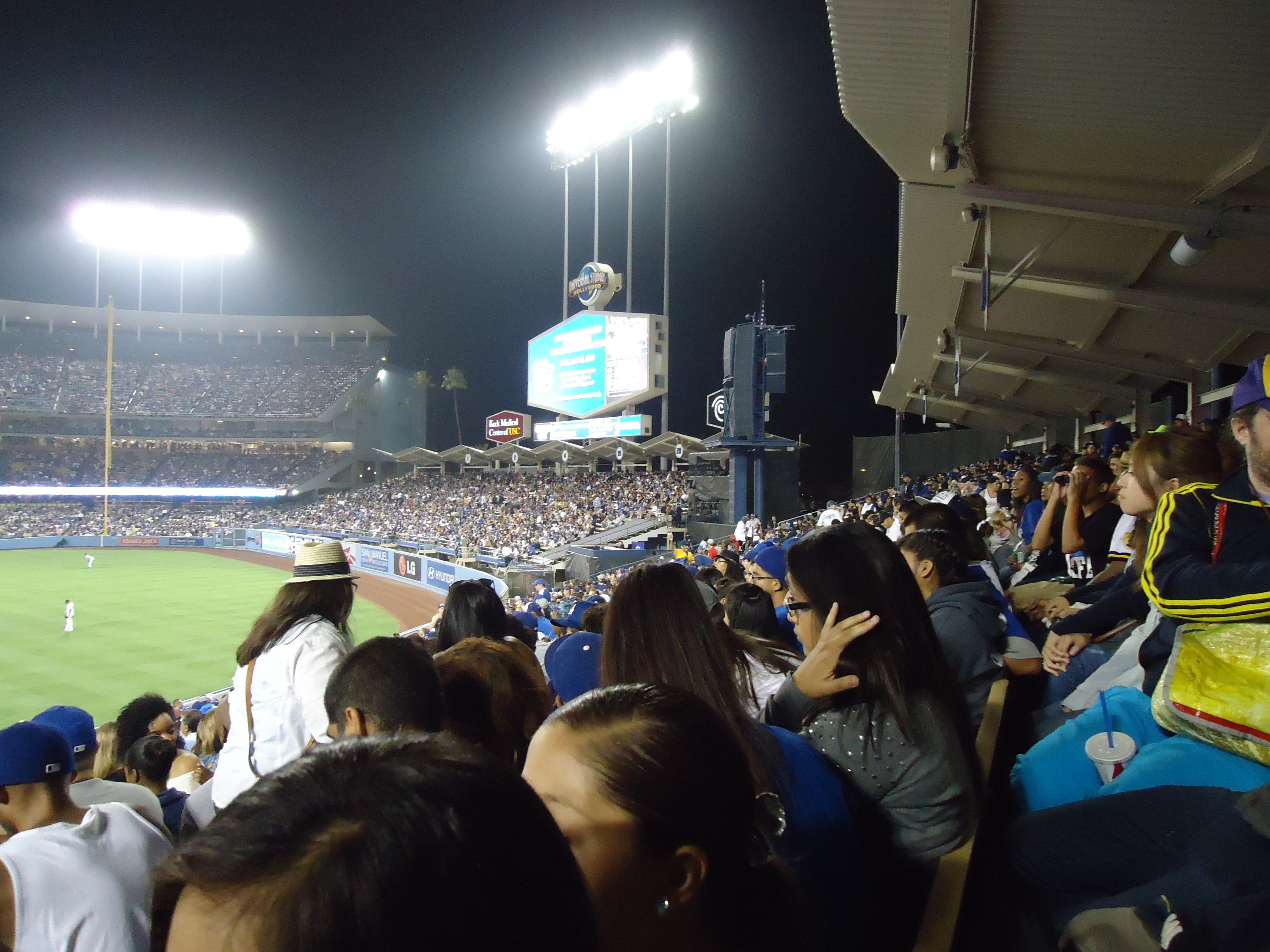 spectator, real people, audience, Fans, baseball, crowd, stadium, arts culture and entertainment, illuminated, field, large group of people, women, men, HD Wallpaper