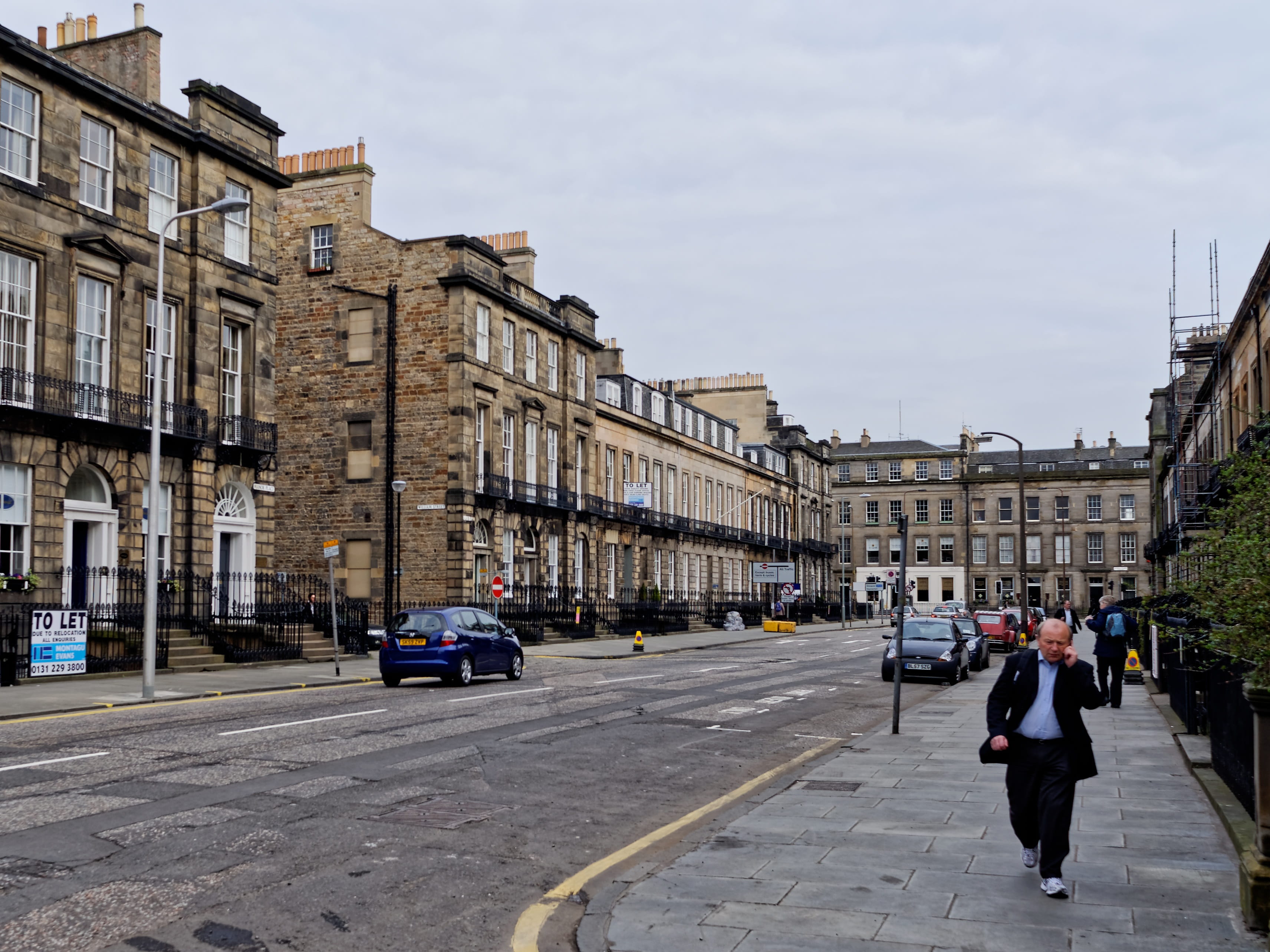 united kingdom, city, built Structure, day, outdoors, architecture, walking, nature, 2K, motor vehicle, building, women, Scotland, uK, group of people, HD Wallpaper