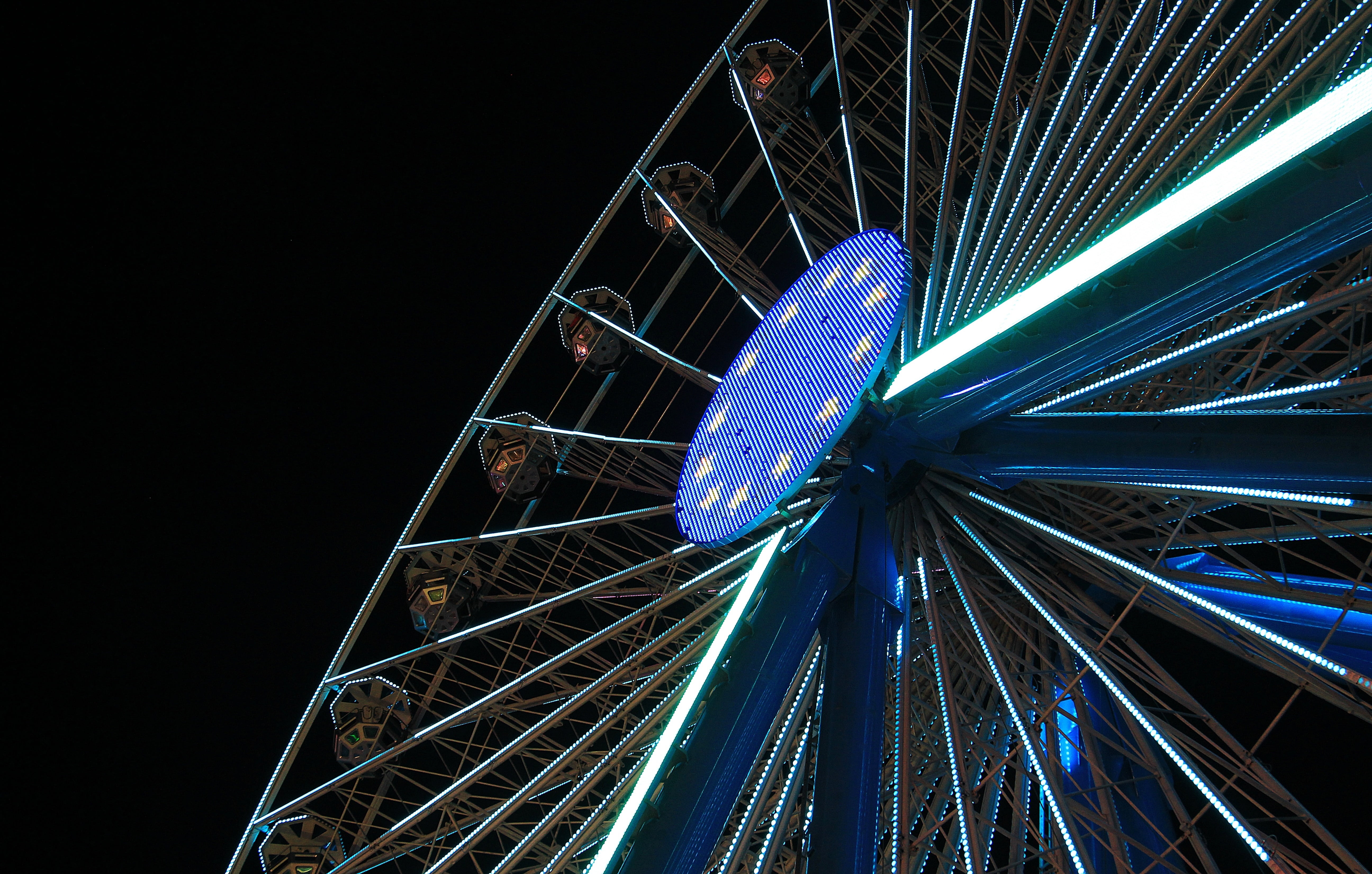 hustle and bustle, outdoors, light, traveling carnival, amusement park, spoke, illuminated, architecture, speed, entertainment, fair, 5K, fun, arts culture and entertainment, HD Wallpaper