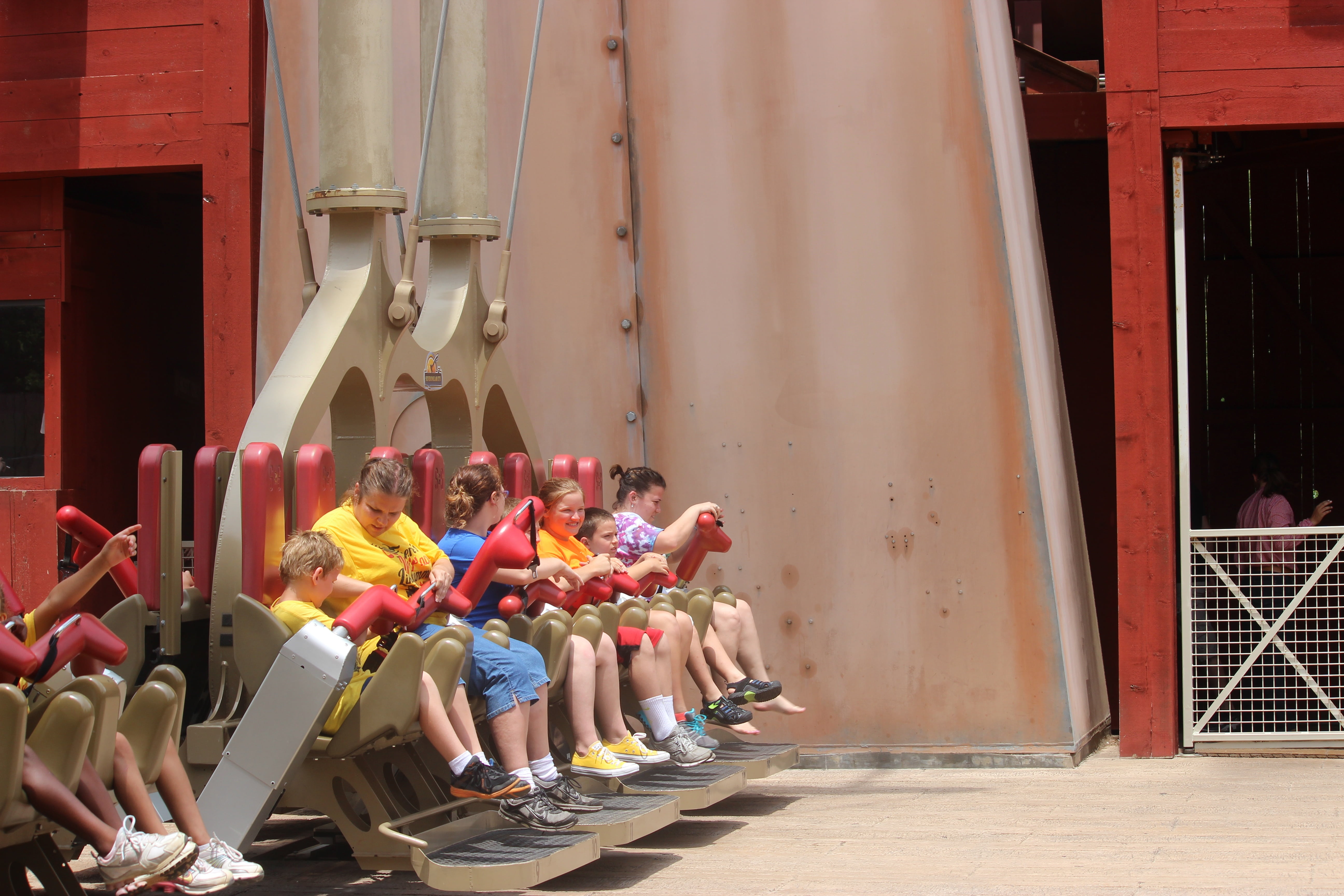 park, childhood, fair, real people, enjoyment, females, outdoors, amusement park, building, fun, men, ride, building exterior, spin, entertainment, amusement park ride, HD Wallpaper