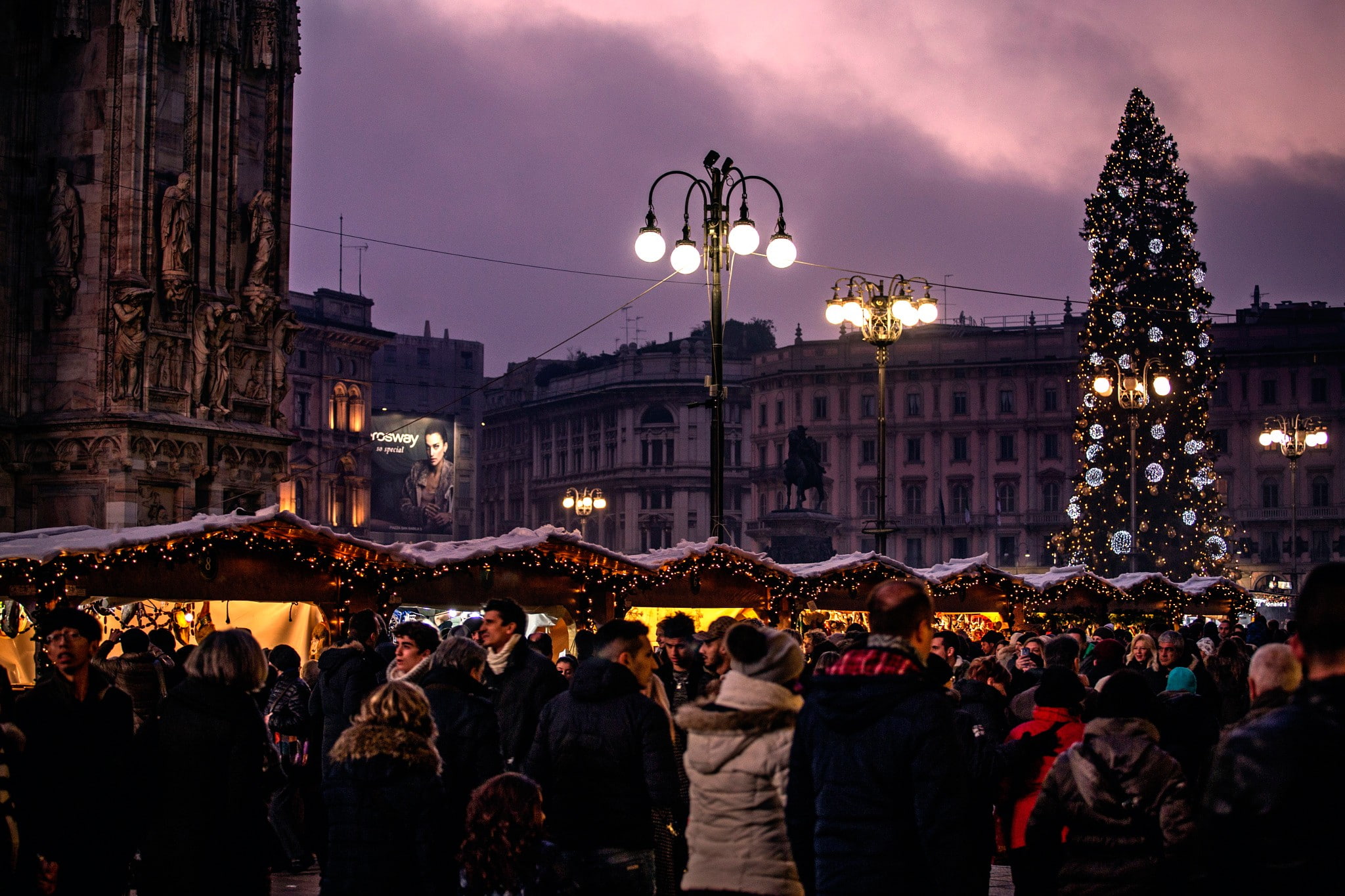 large group of people, sky, city, celebration, built structure, building exterior, Italy, real people, tree, street light, women, lifestyles, 1080P, illuminated, HD Wallpaper