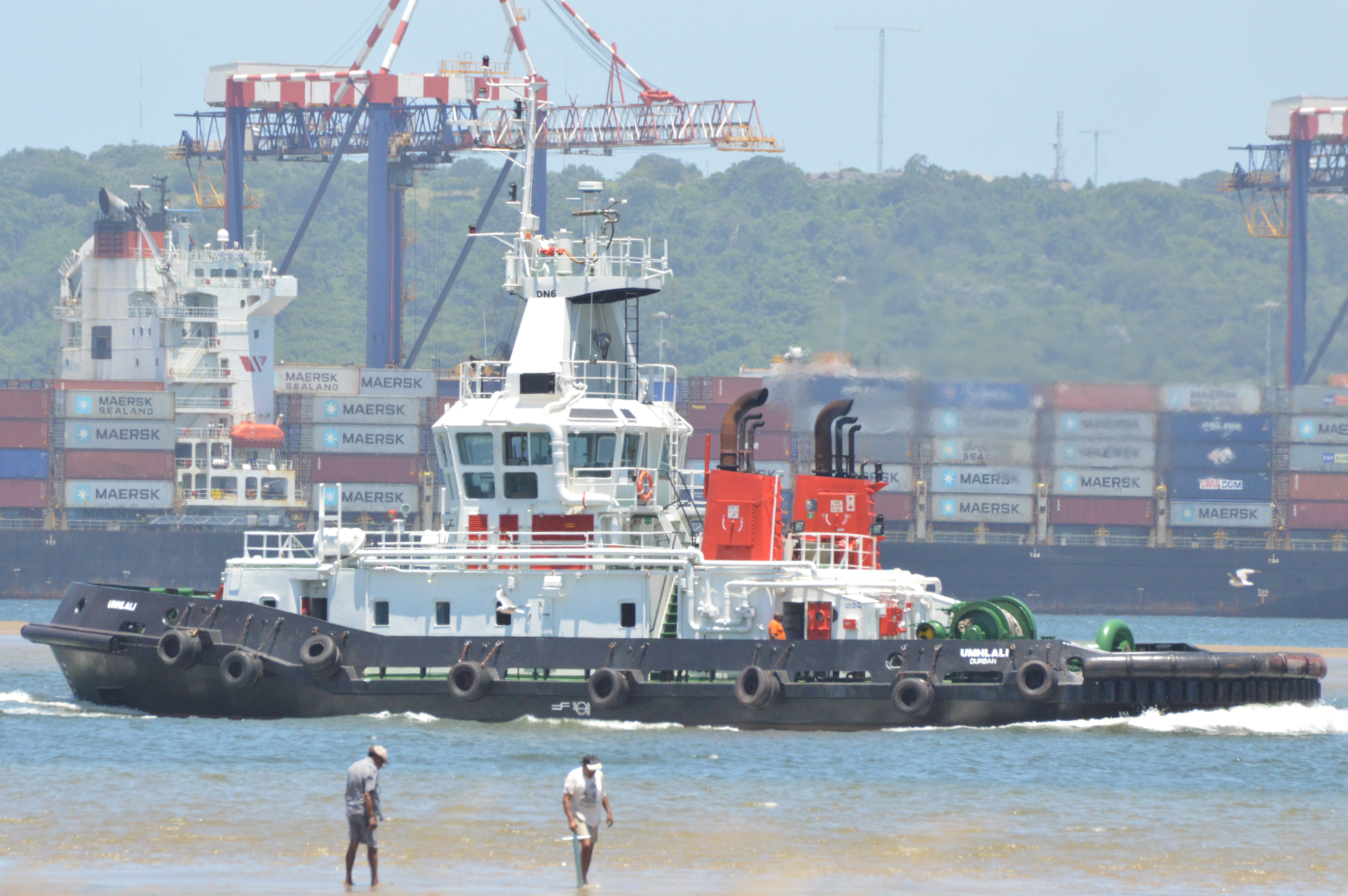 outdoors, ship, tugboat, mode of transportation, 5K, day, business, transport, water, durban, passenger craft, harbor, transportation, moored, container ship, HD Wallpaper