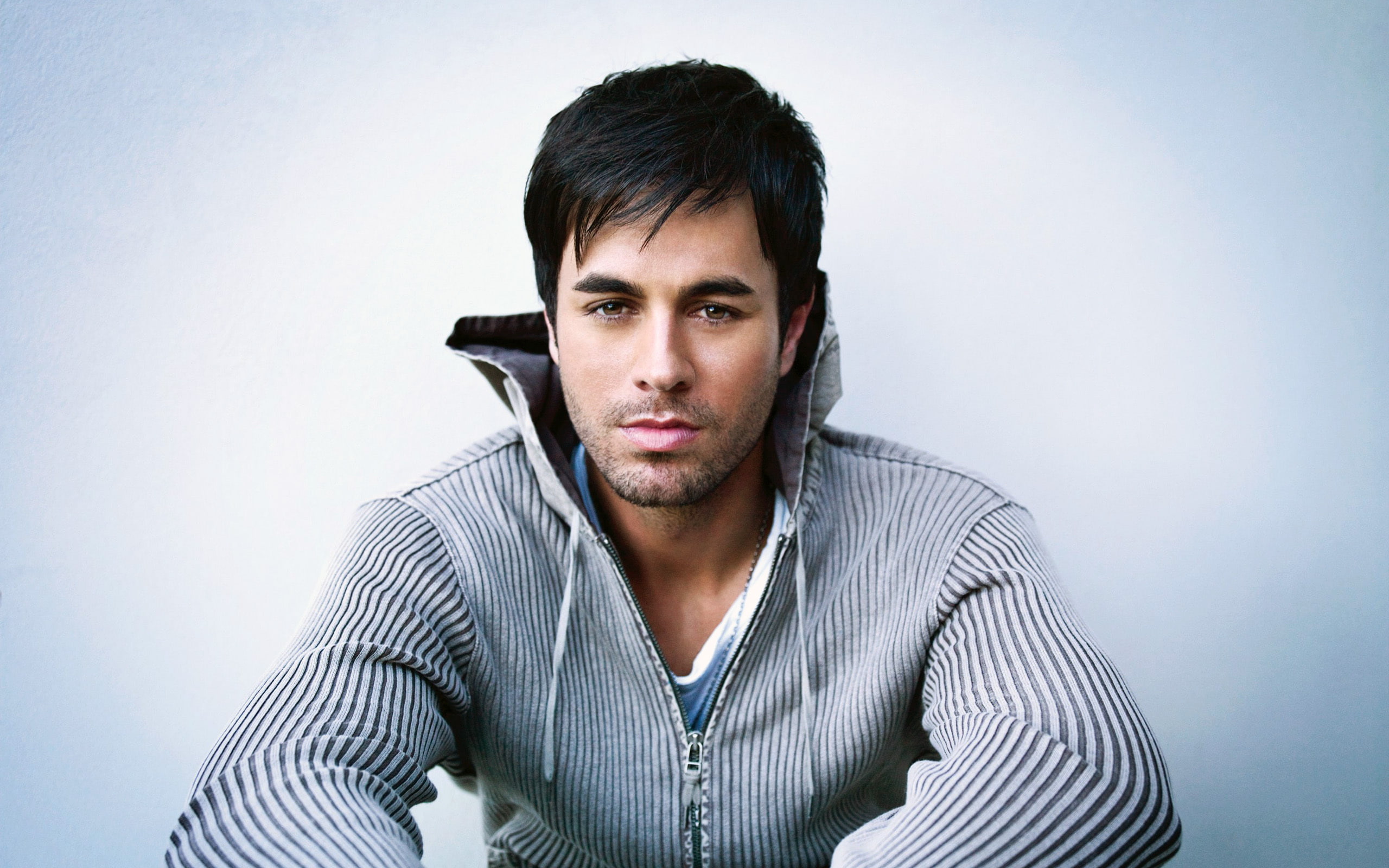 young Adult, s, close-up, caucasian Ethnicity, macho, stubble, fashionable, relaxation, beautiful People, listening, fashion, elegance, indoors, masculinity, HD Wallpaper