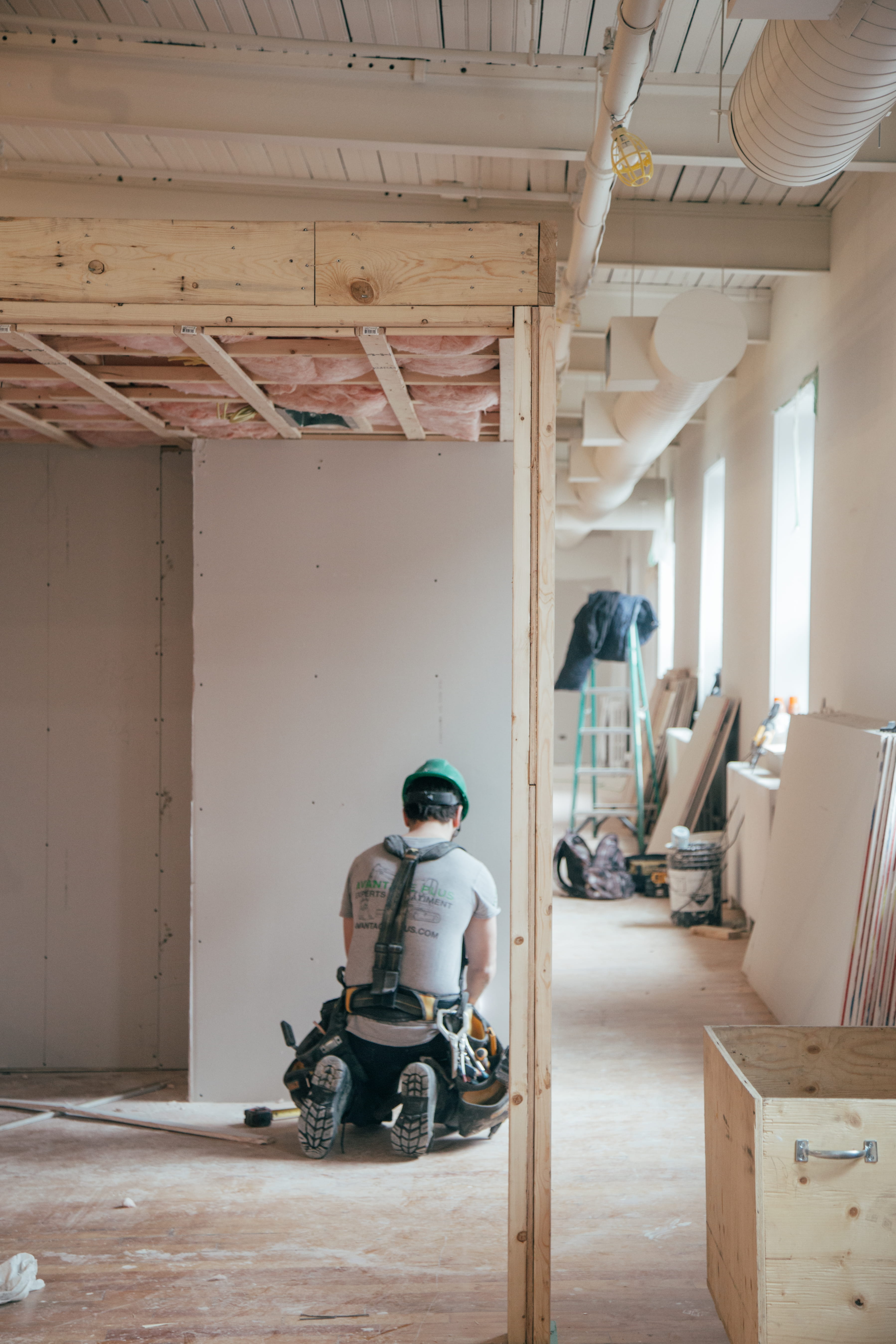motorcycle, leisure activity, chair, wall, transportation, front, casual clothing, building, seat, apparel, lifestyles, built structure, full length, furniture, Phone HD Wallpaper