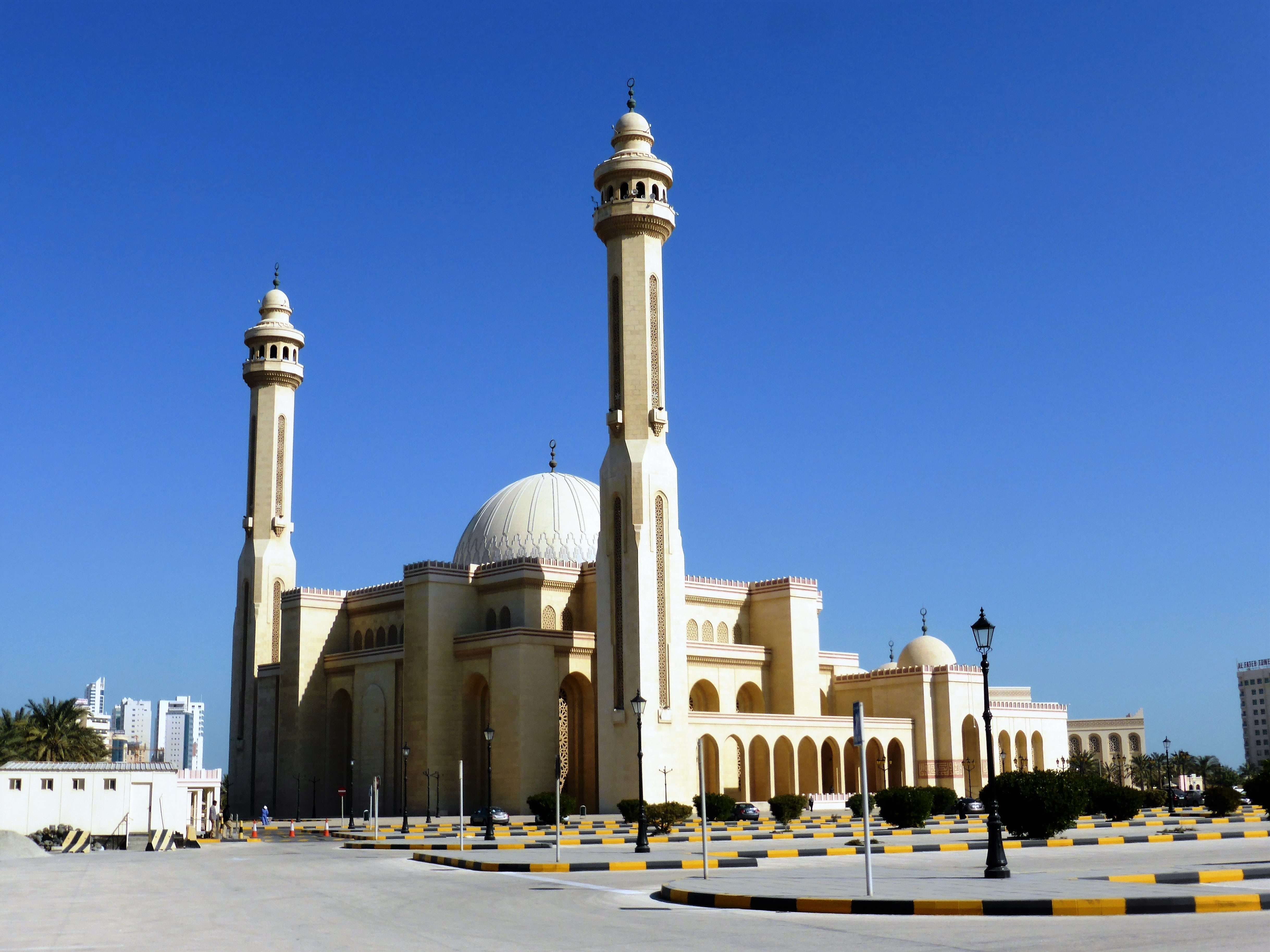 day, building exterior, outdoors, sky, islam, blue, religion, architectural column, architecture, spirituality, dome, clear sky, belief, mosque, nature, HD Wallpaper