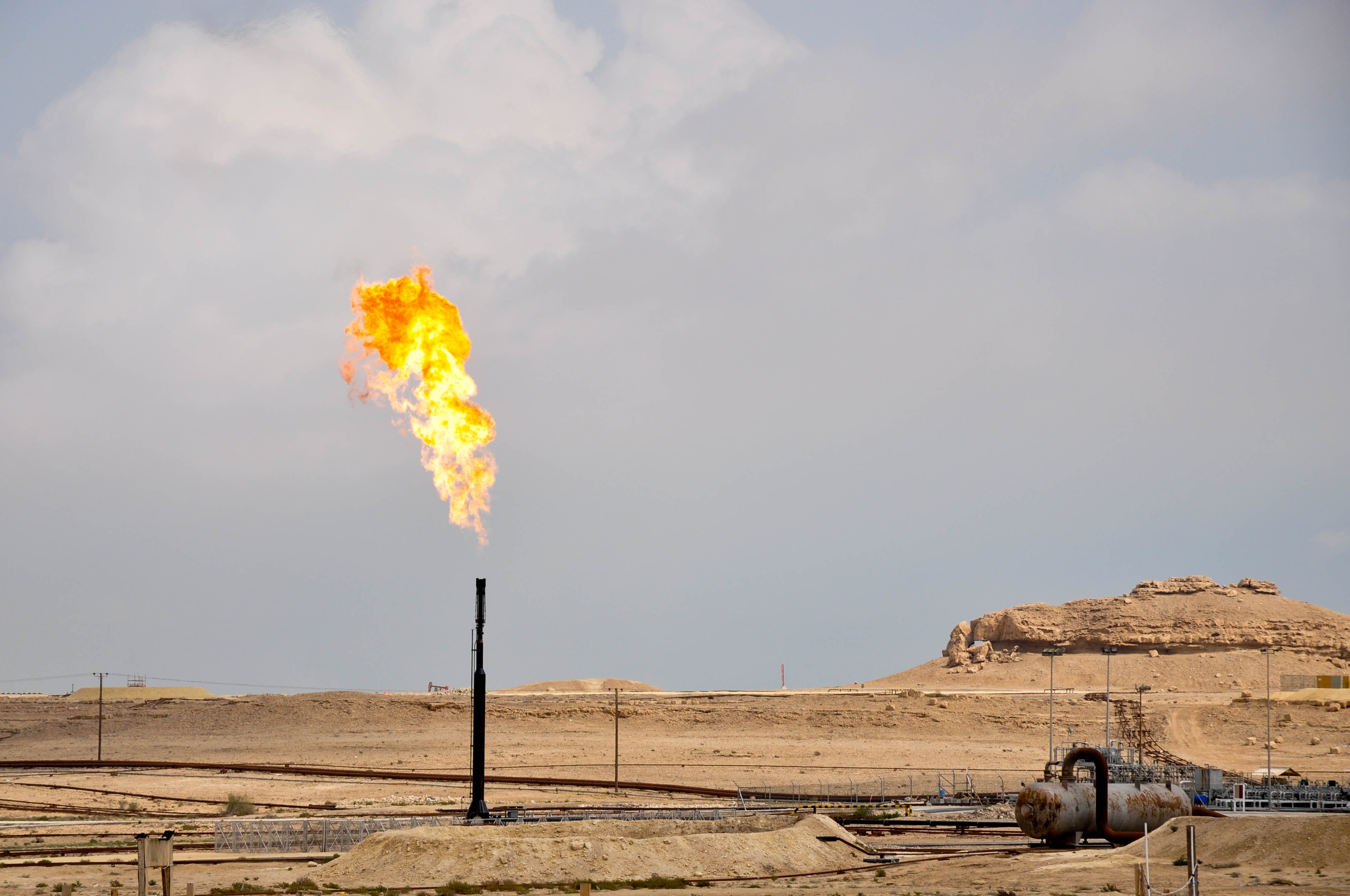 bahrain, day, land, atmospheric, no people, oil field, landscape, smoke - physical structure, climate, heat - temperature, nature, pollution, arid climate, HD Wallpaper