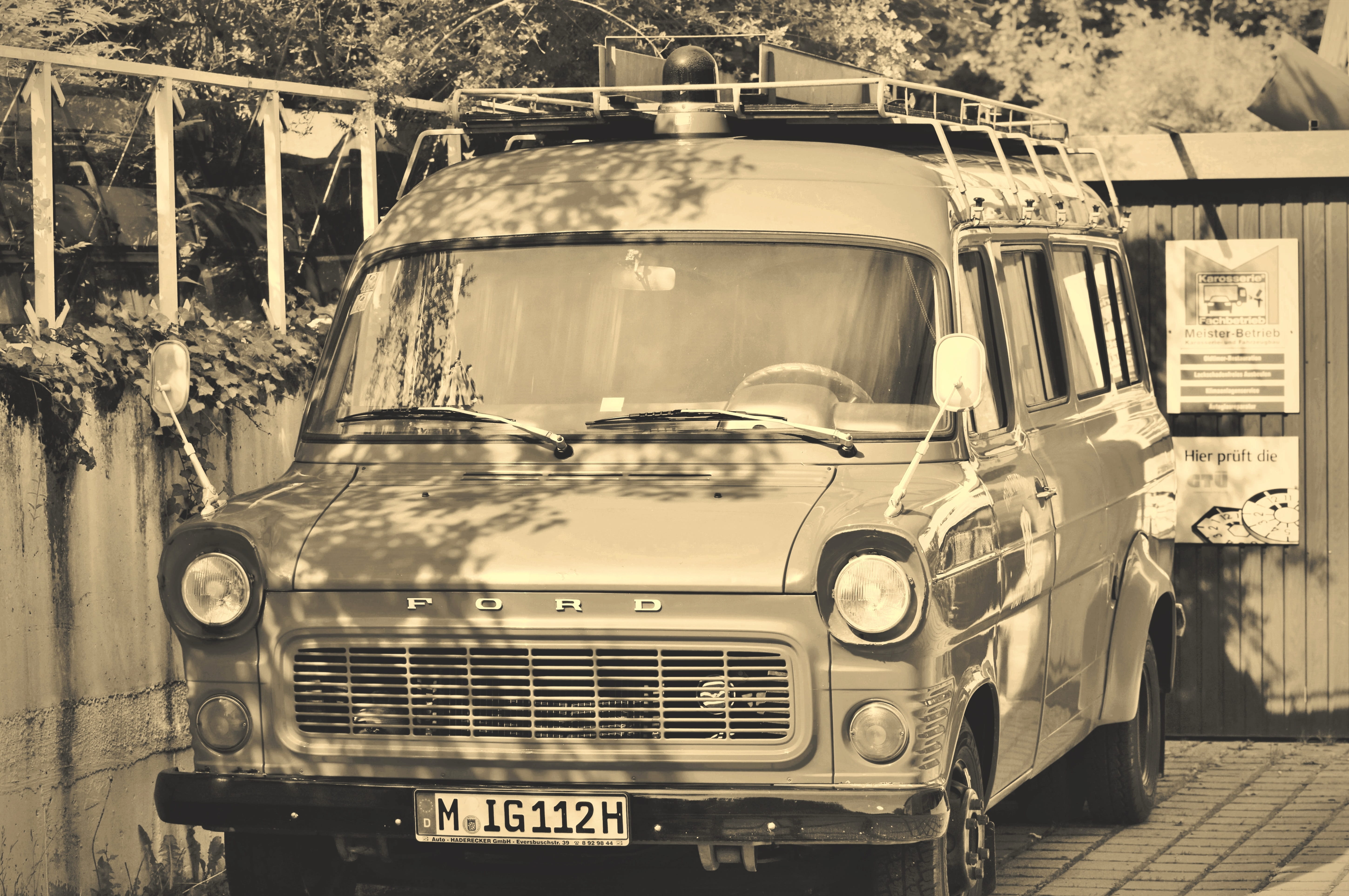 oldtimer, vintage car, vehicles, focus on foreground, 5K, architecture, land vehicle, vintage, nature, outdoors, transit, transportation, day, fire, retro styled, HD Wallpaper