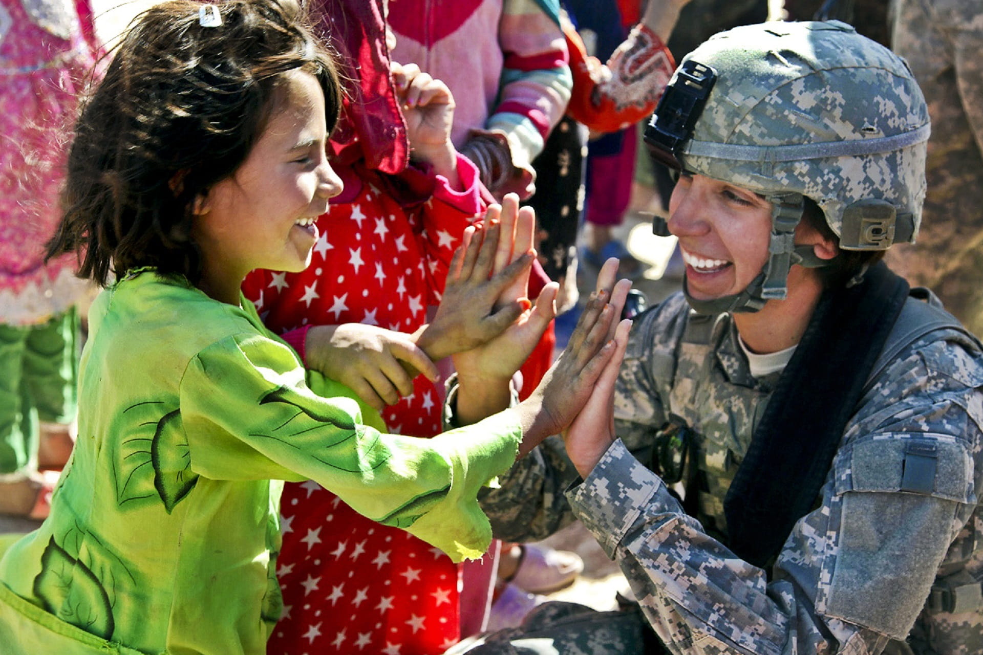 cheerful, mid adult, usa, woman in green, beige, america, long, woman, soldier, ethnicity, positive emotion, men, bonding, day, enjoyment, child, incidental people, HD Wallpaper